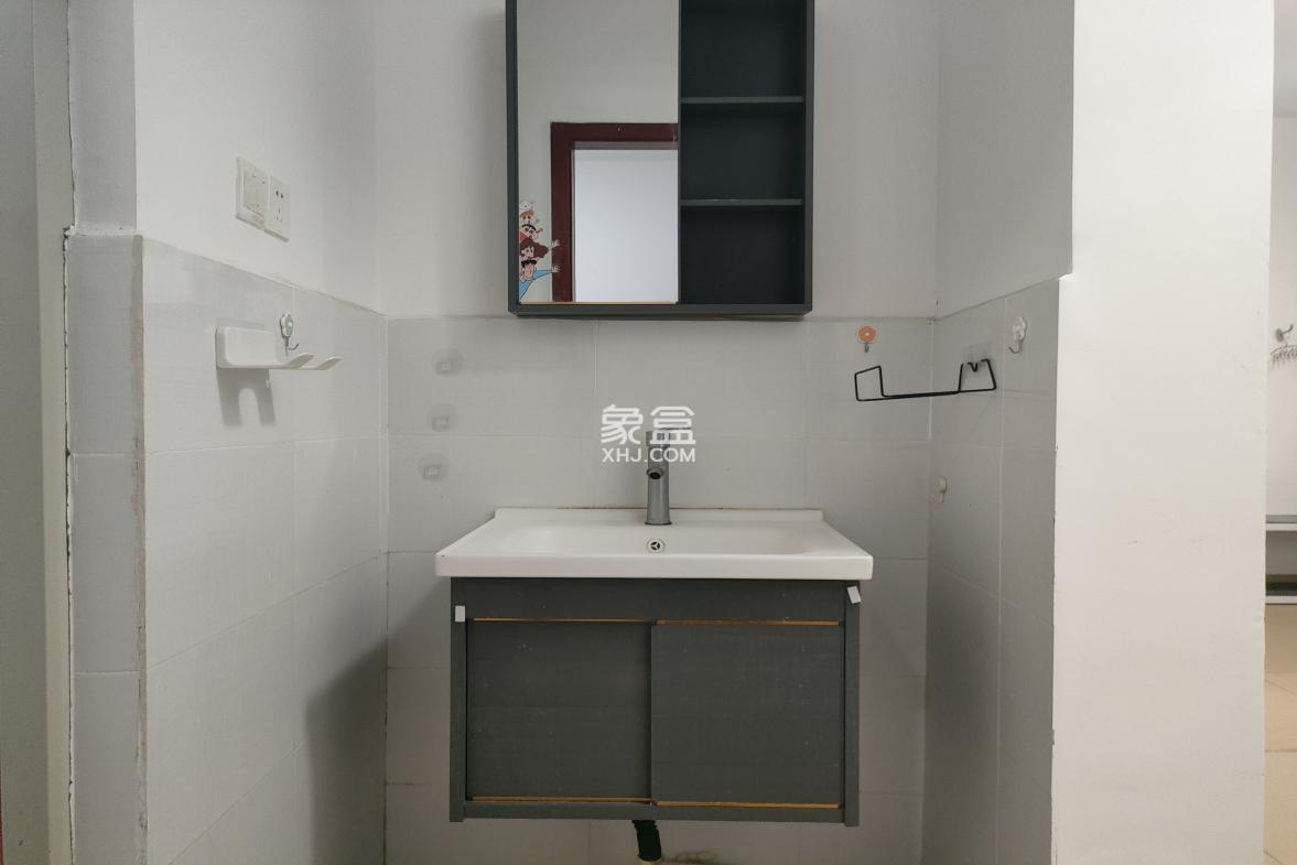 冠盛天泽园 2室2厅1卫 2400.0元/月 冠盛天泽园 2室2厅1卫 2400.0元/月室内图