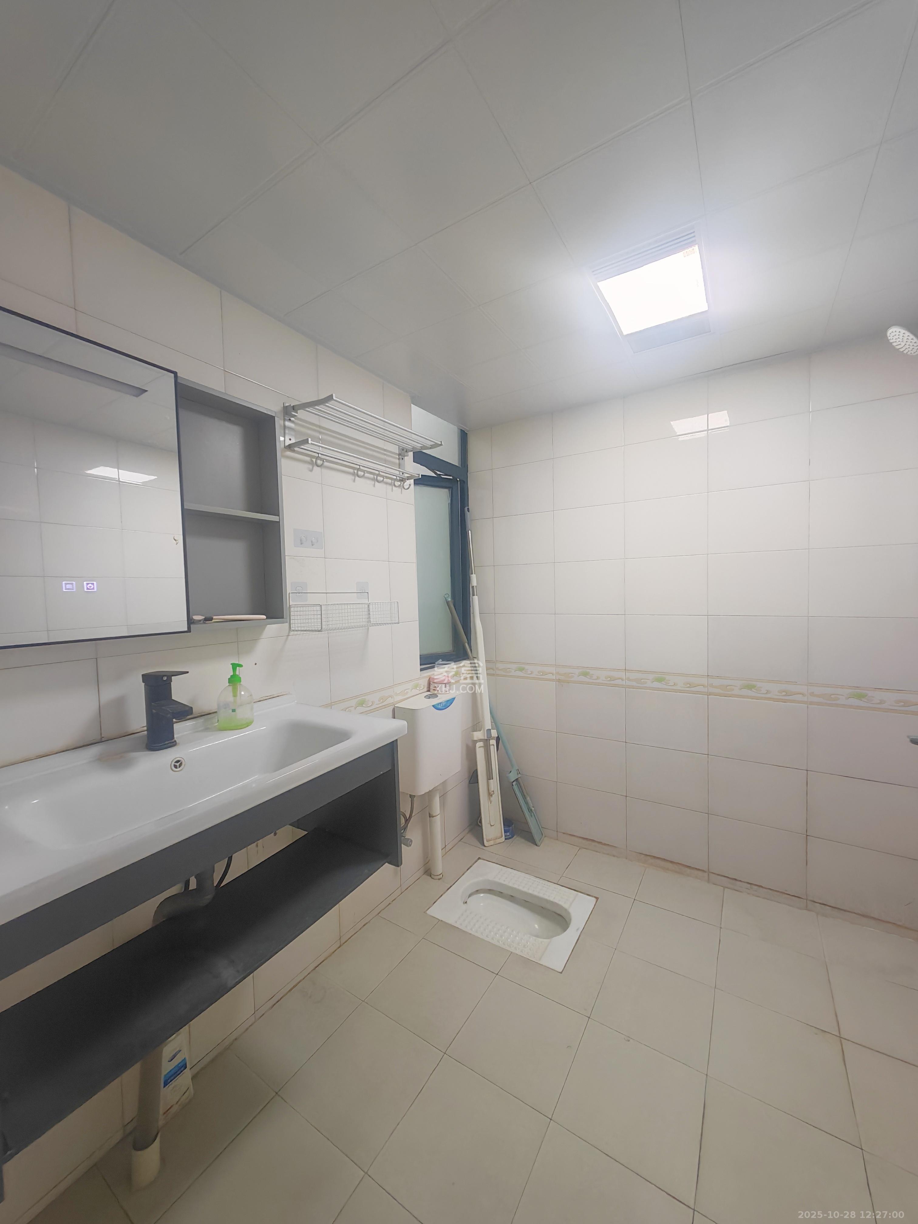 湘府9号  3室1厅1卫    2000.0元/月室内图