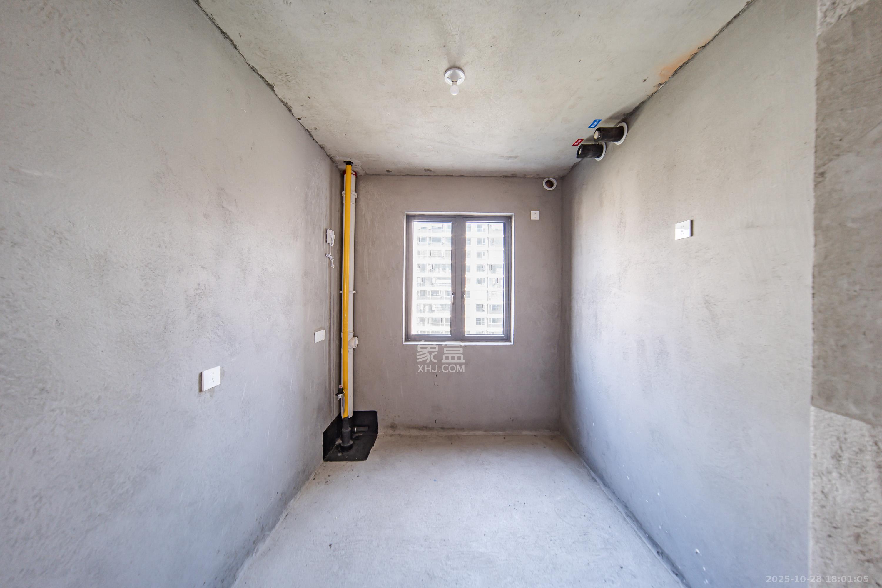 中建钰山湖  4室2厅2卫    210.0万厨房