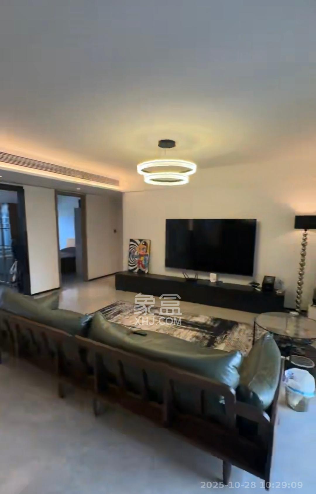 轨道万科悦府  4室2厅2卫    5000.0元/月 轨道万科悦府  4室2厅2卫    5000.0元/月