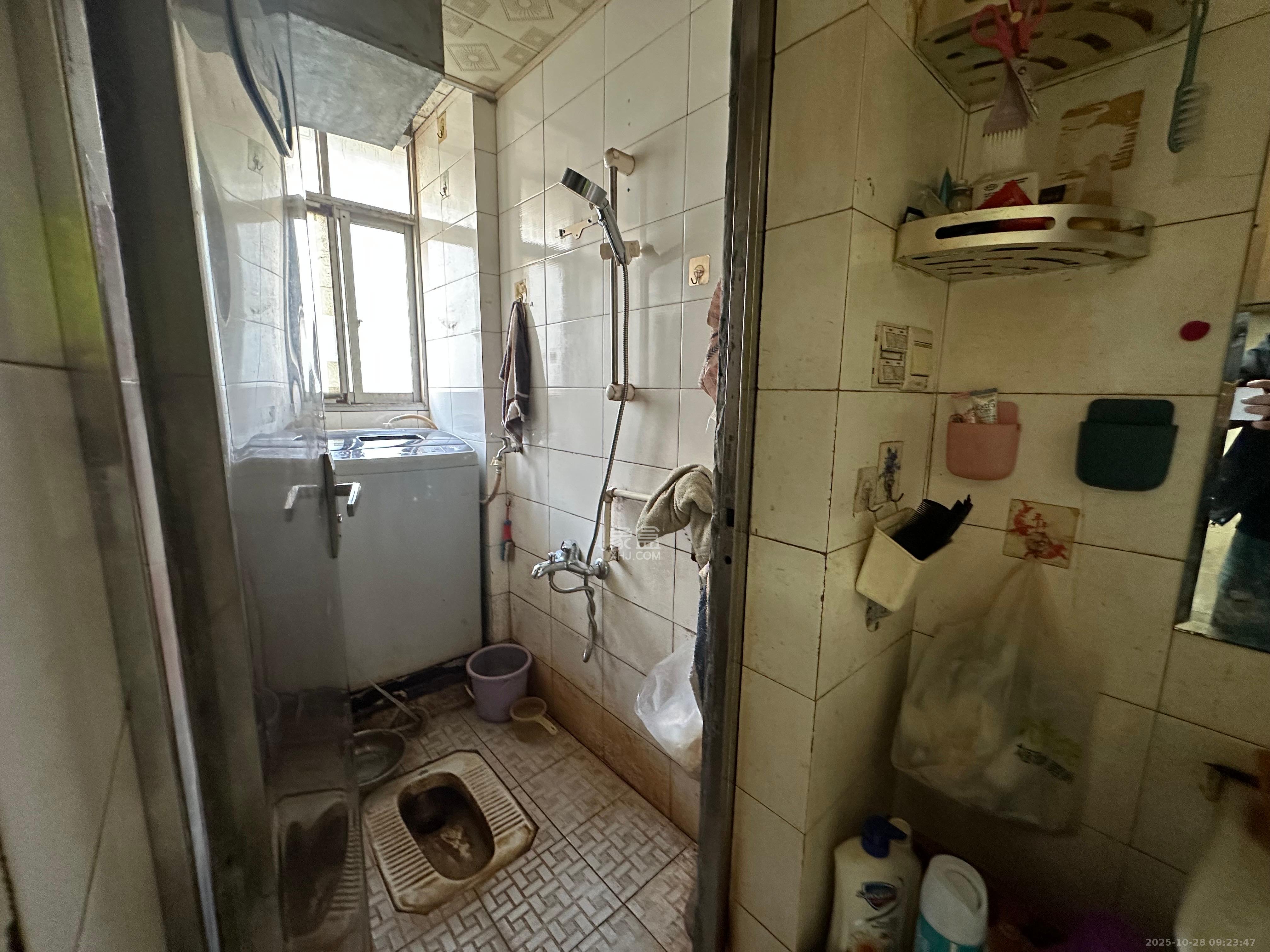 长监宿舍  2室1厅1卫    1300.0元/月 长监宿舍  2室1厅1卫    1300.0元/月室内图