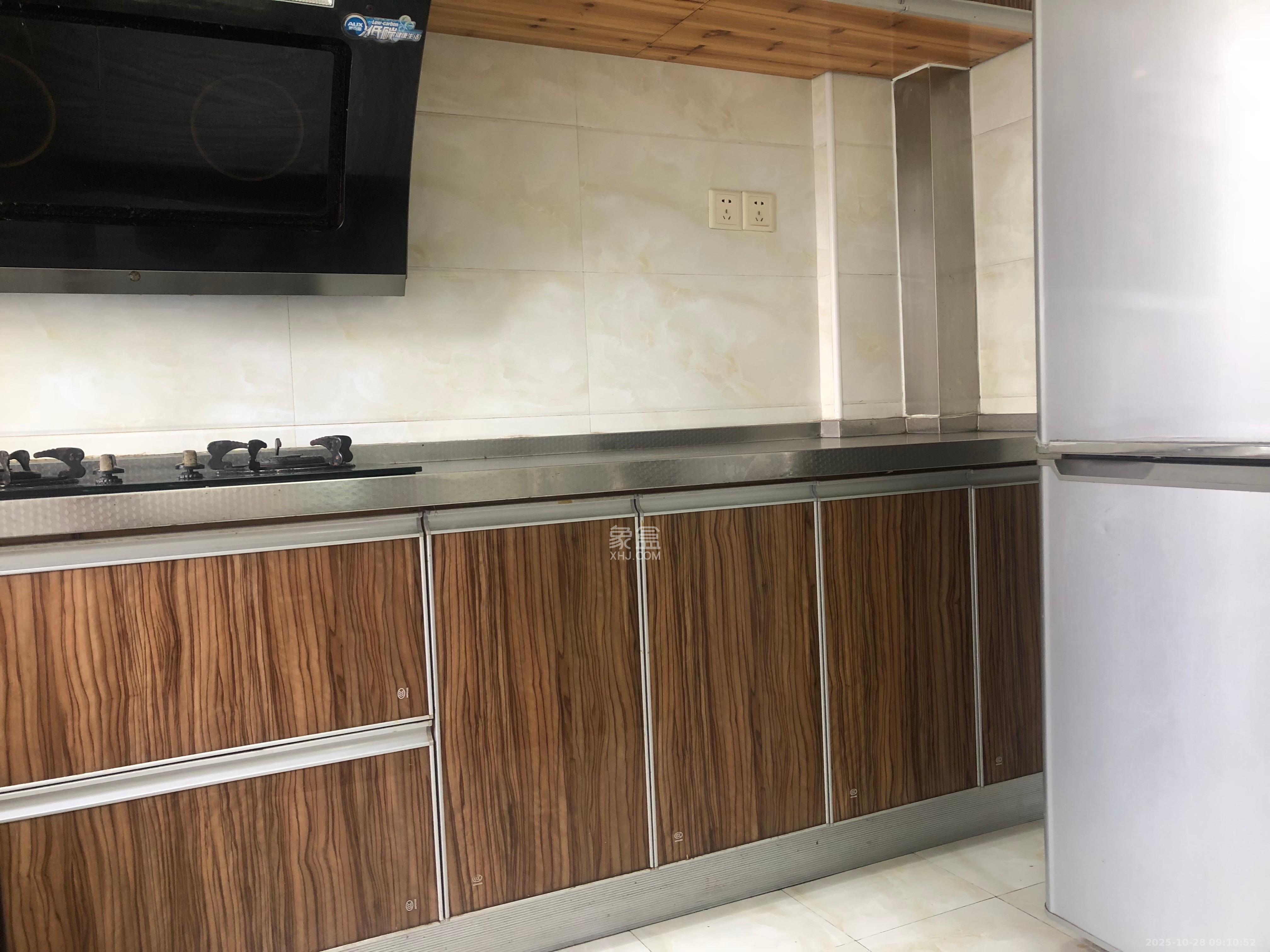 保利麓谷林语B区  3室2厅2卫    3400.0元/月 保利麓谷林语B区  3室2厅2卫    3400.0元/月室内图