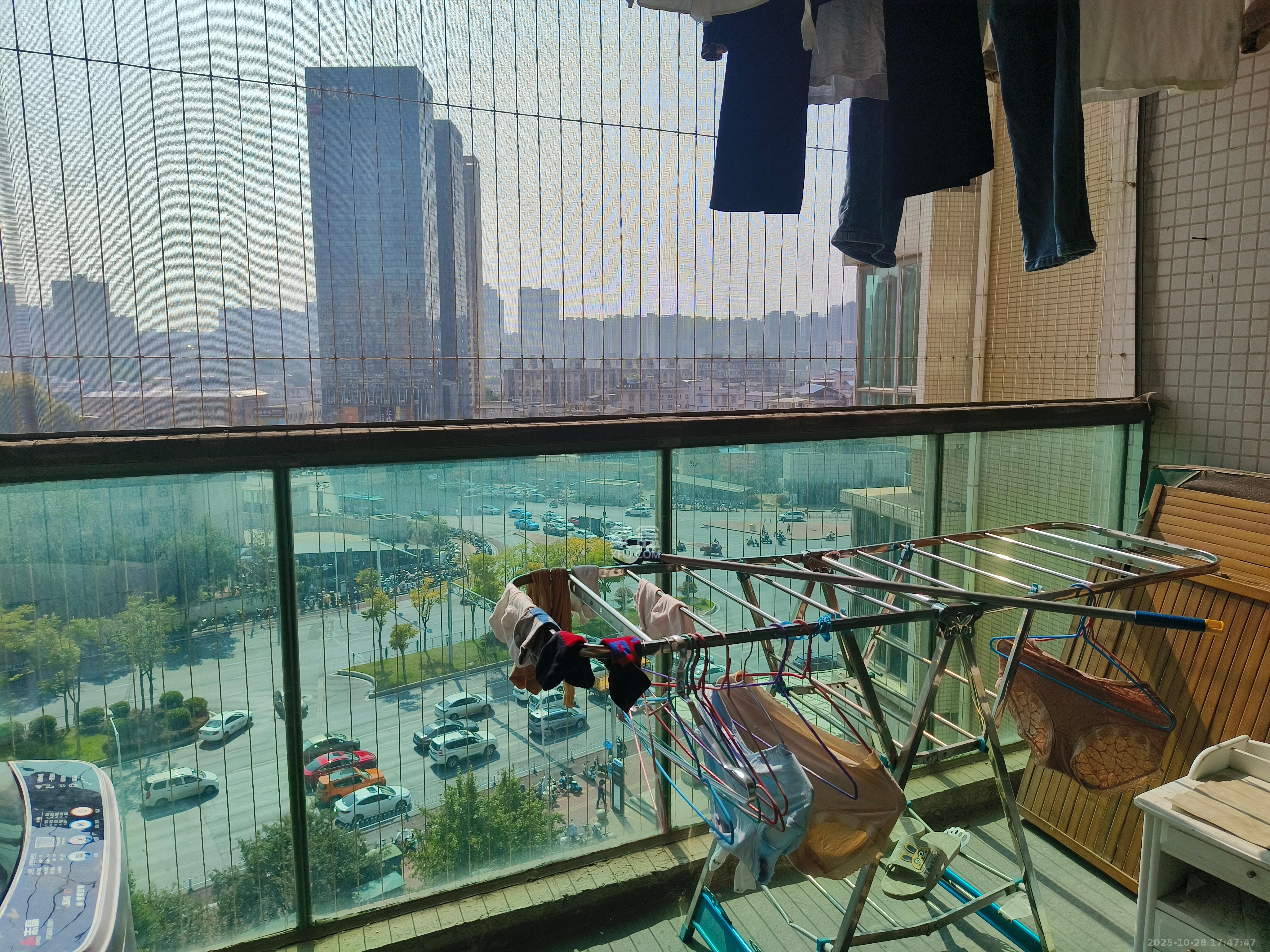 新城新世界一二三期  3室2厅1卫    1800.0元/月 新城新世界一二三期  3室2厅1卫    1800.0元/月室内图