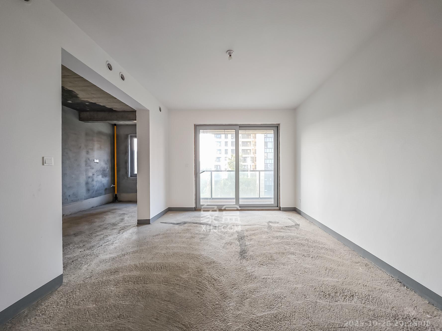 湘江壹号五期  5室2厅4卫    282.0万 湘江壹号五期  5室2厅4卫    282.0万客厅