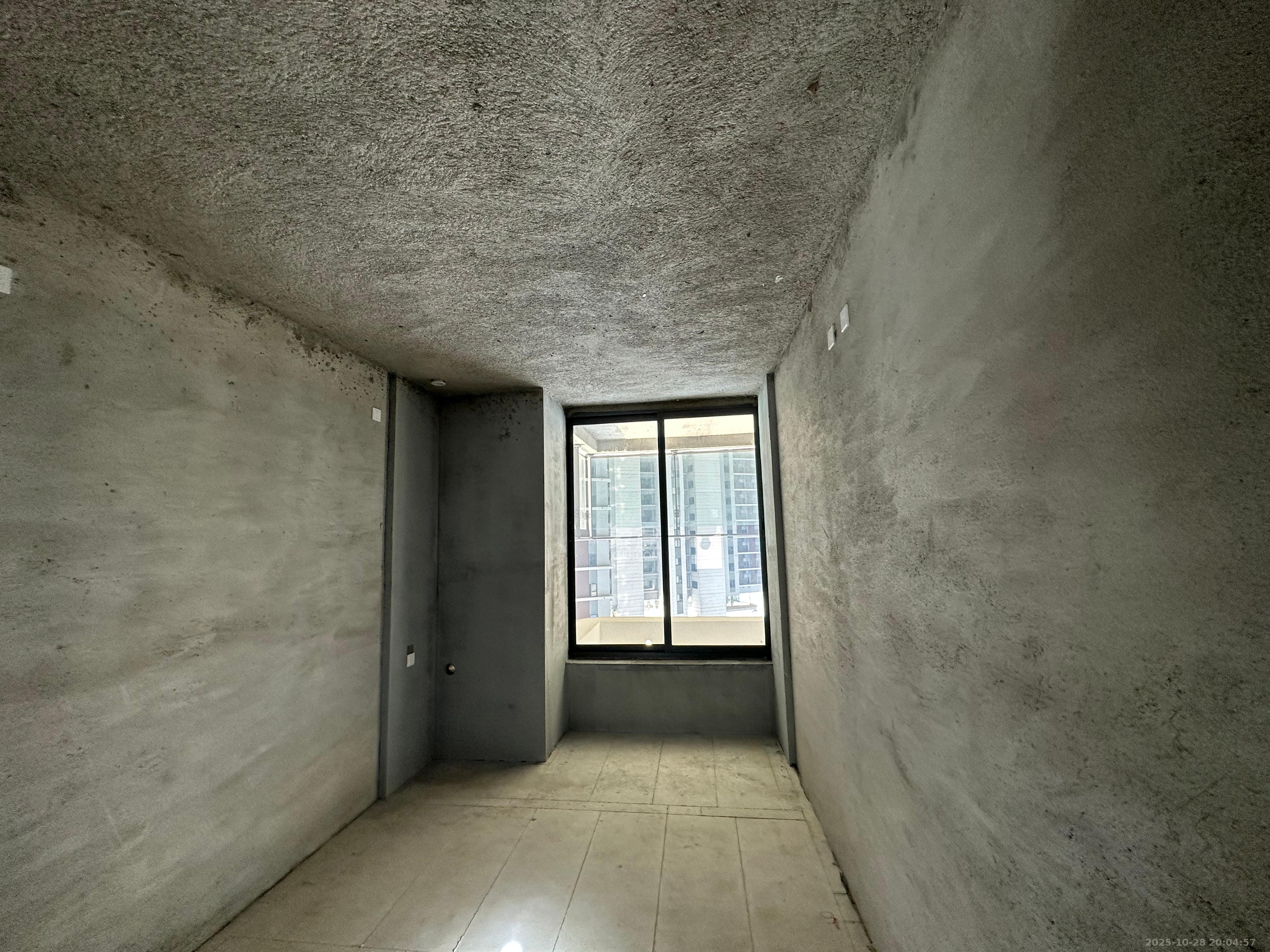 三一云湖  4室2厅2卫    99.8万卧室