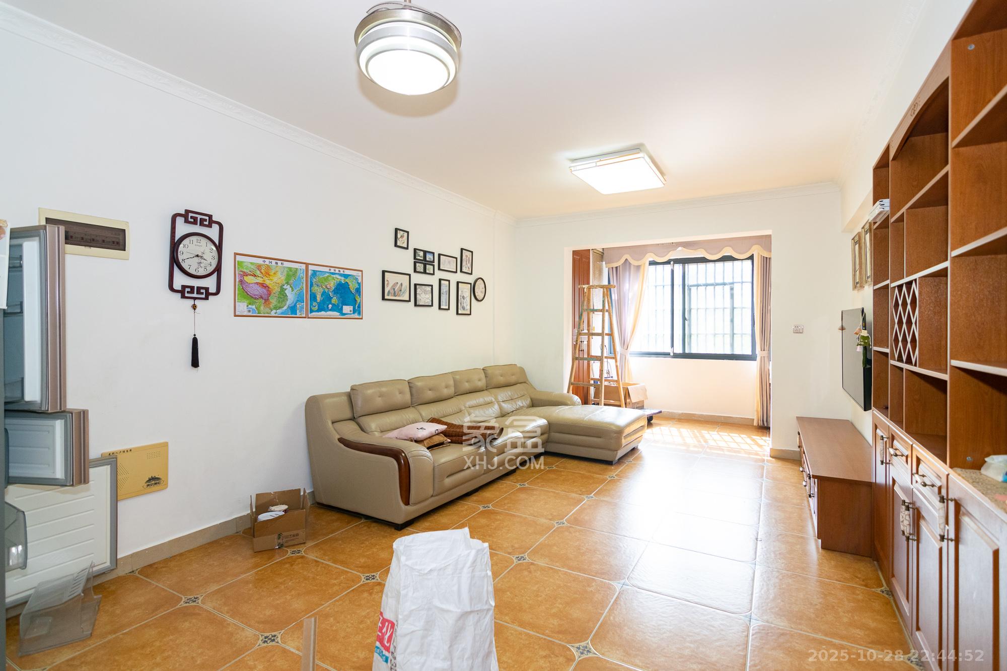 澳海澜庭 2室2厅1卫 46.0万 澳海澜庭 2室2厅1卫 46.0万客厅