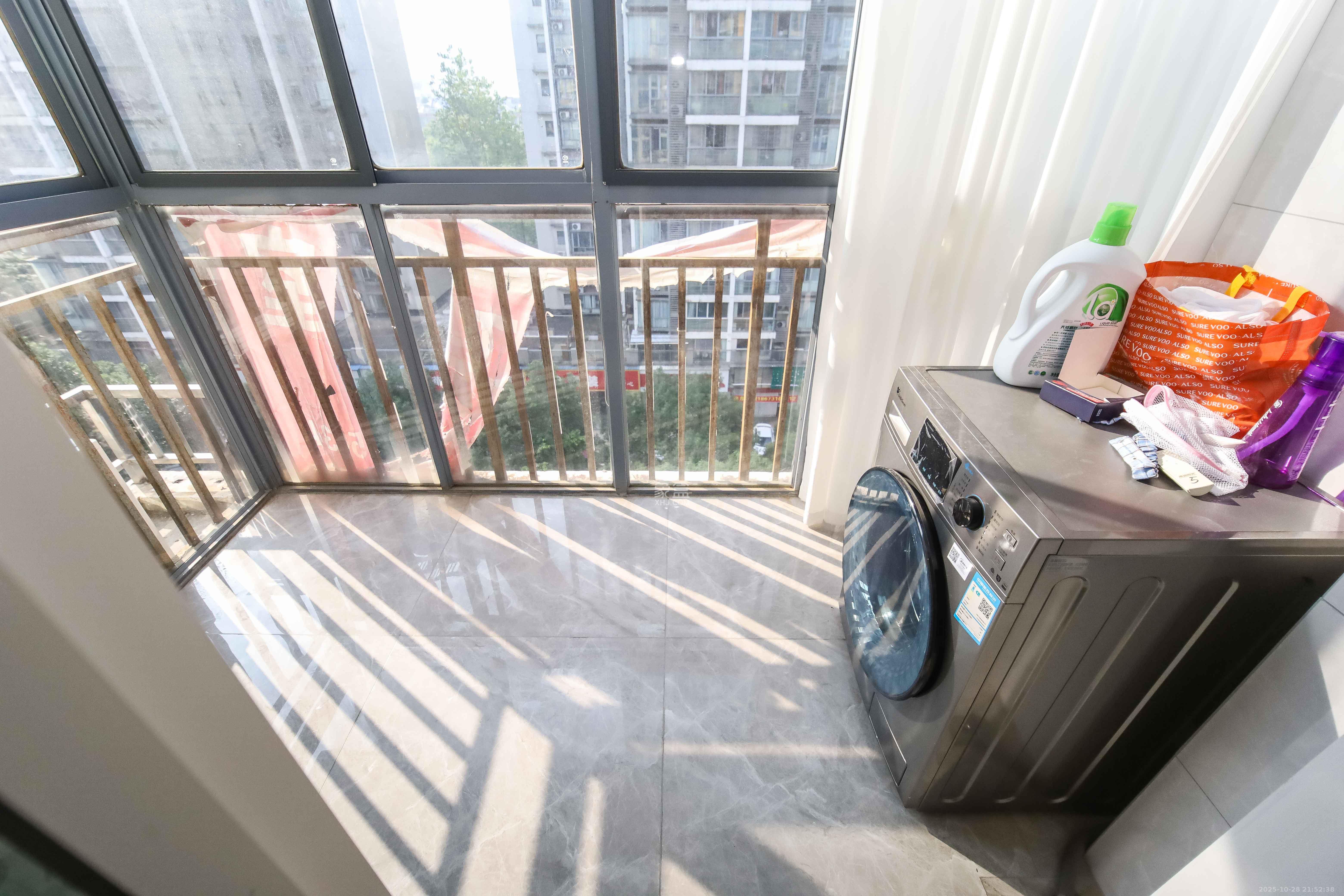 银港水晶城  4室2厅2卫    138.4万 银港水晶城  4室2厅2卫    138.4万阳台