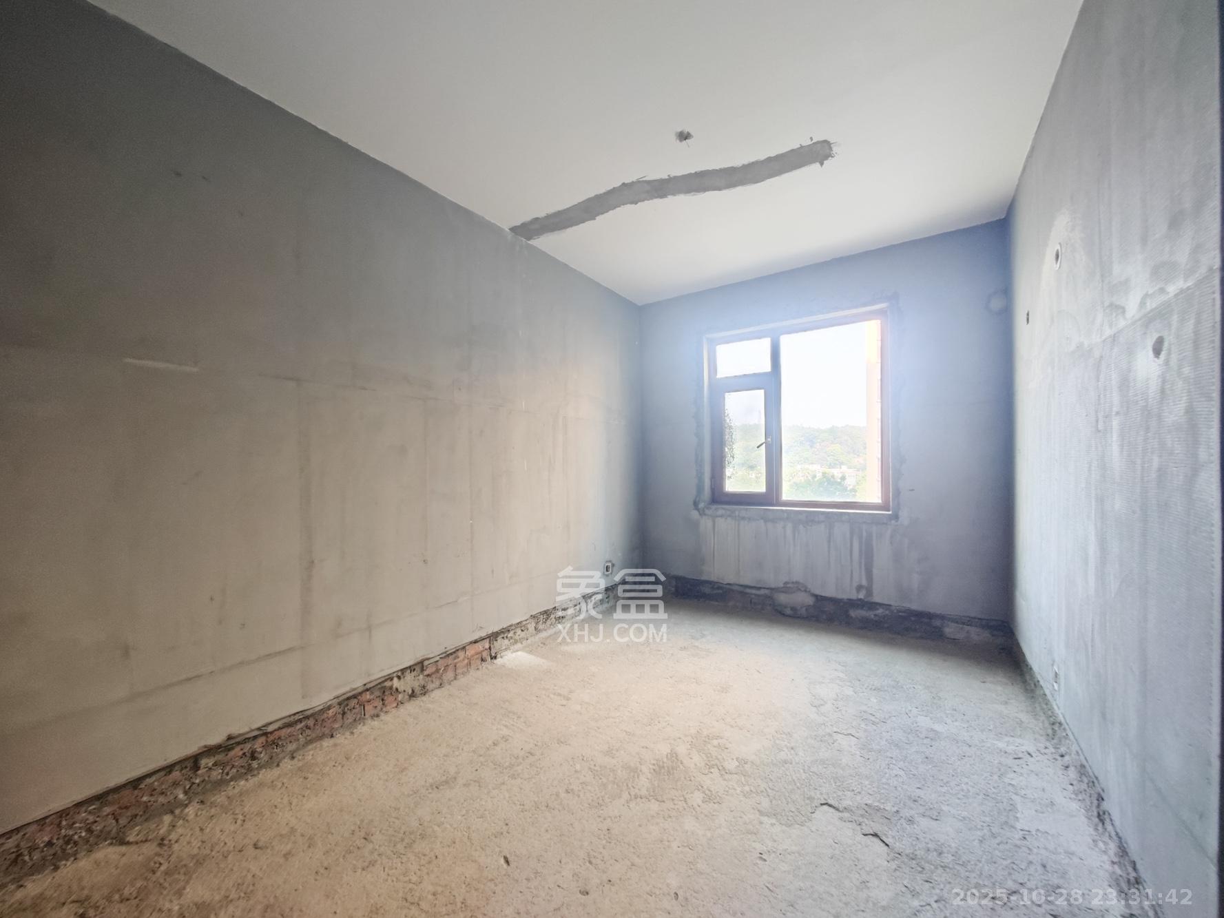 湘核新家园  4室2厅2卫    128.0万 湘核新家园  4室2厅2卫    128.0万卧室