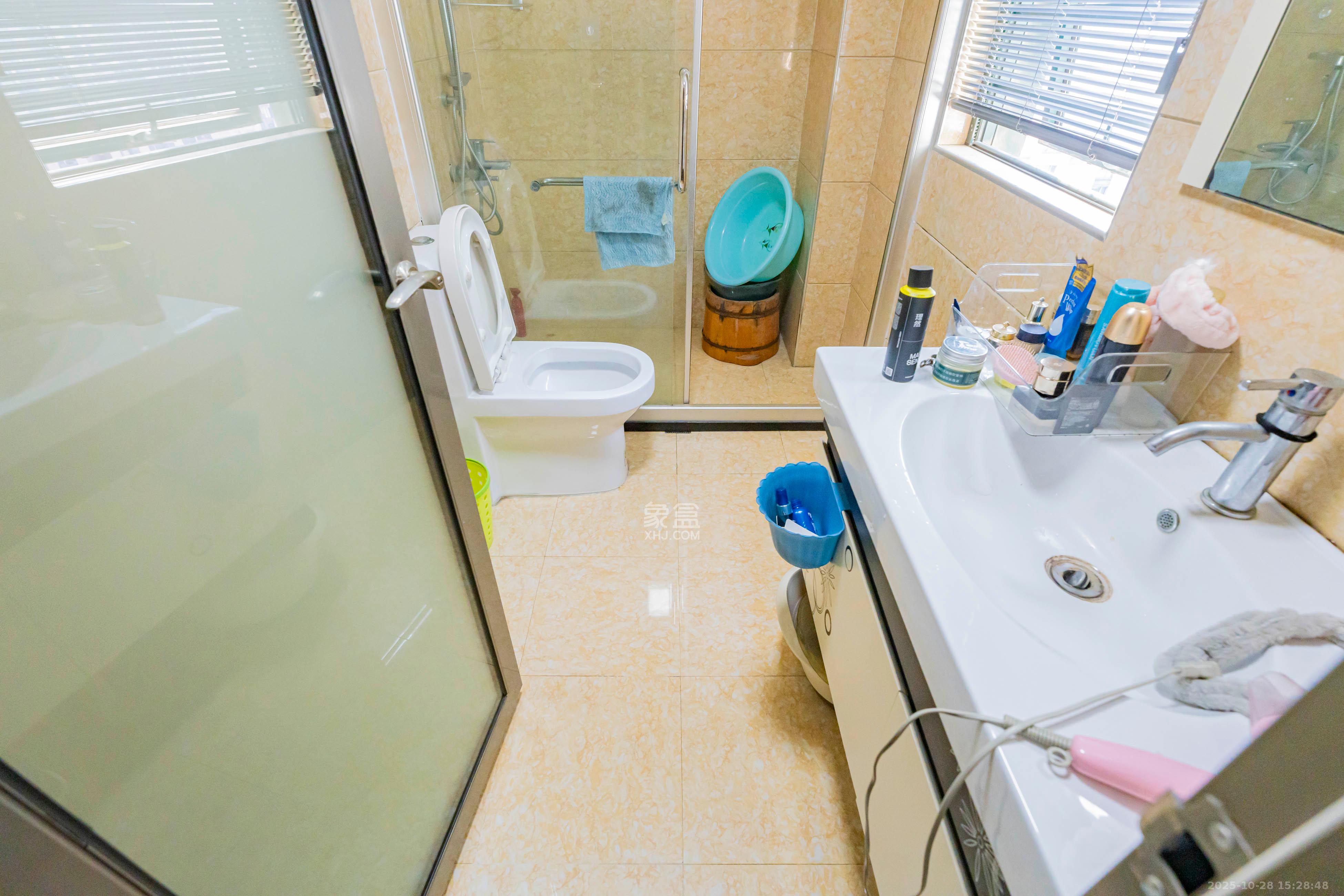 华盛新外滩  4室2厅2卫    170.0万 华盛新外滩  4室2厅2卫    170.0万卫生间