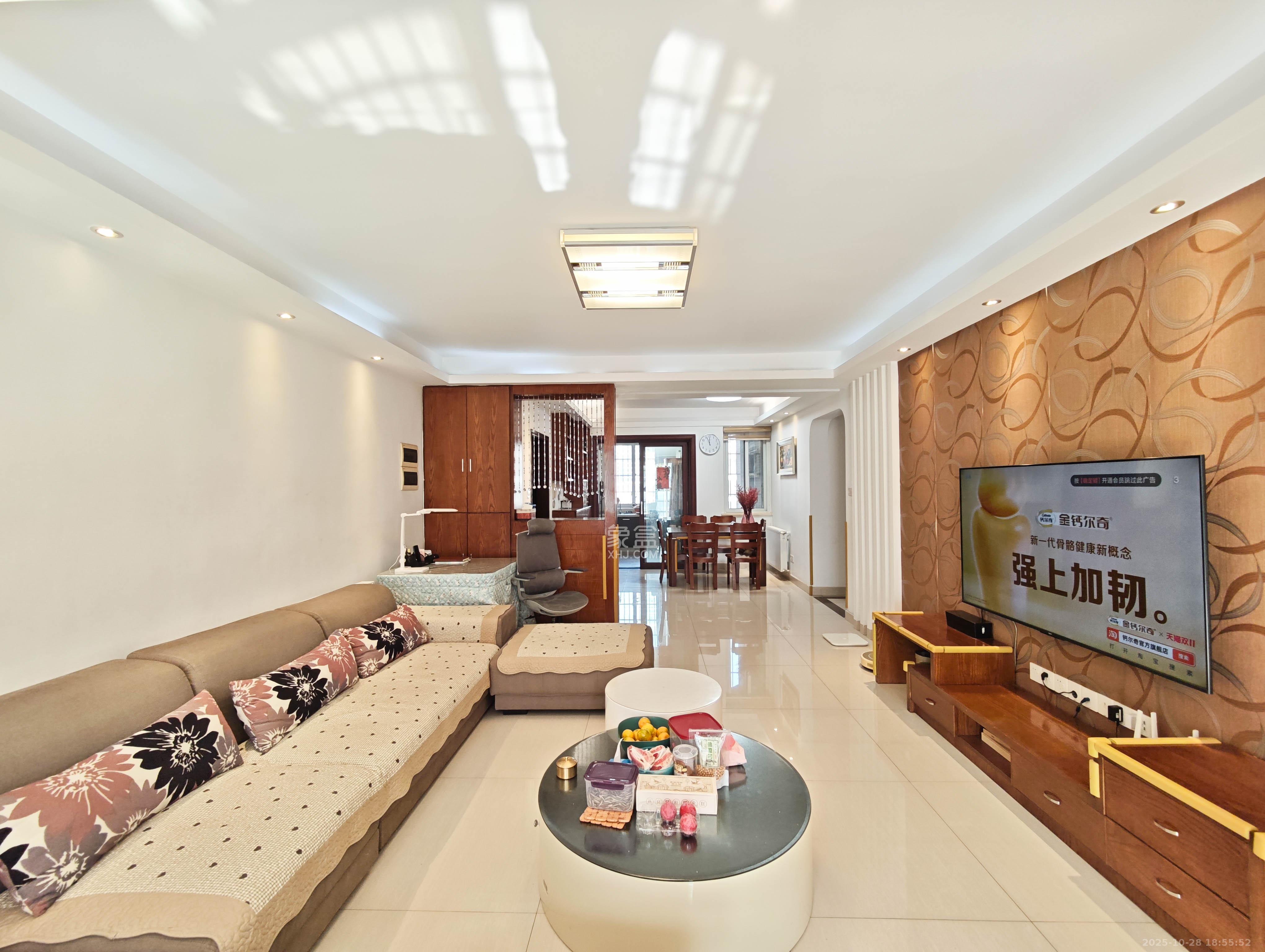 泰禹家园(彩云之翼家园一期、二期、三期) 4室2厅2卫 100.0万 泰禹家园(彩云之翼家园一期、二期、三期) 4室2厅2卫 100.0万客厅