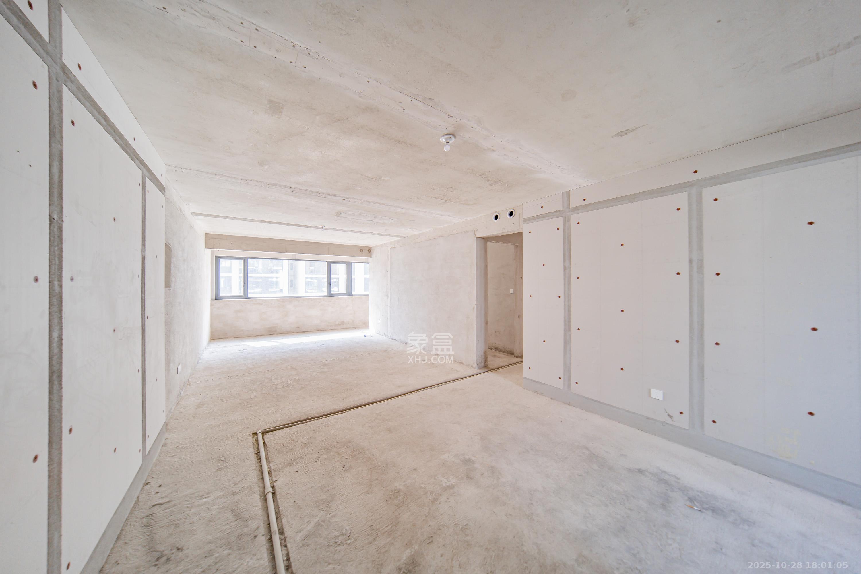 中建钰山湖 4室2厅2卫 210.0万 中建钰山湖 4室2厅2卫 210.0万客厅