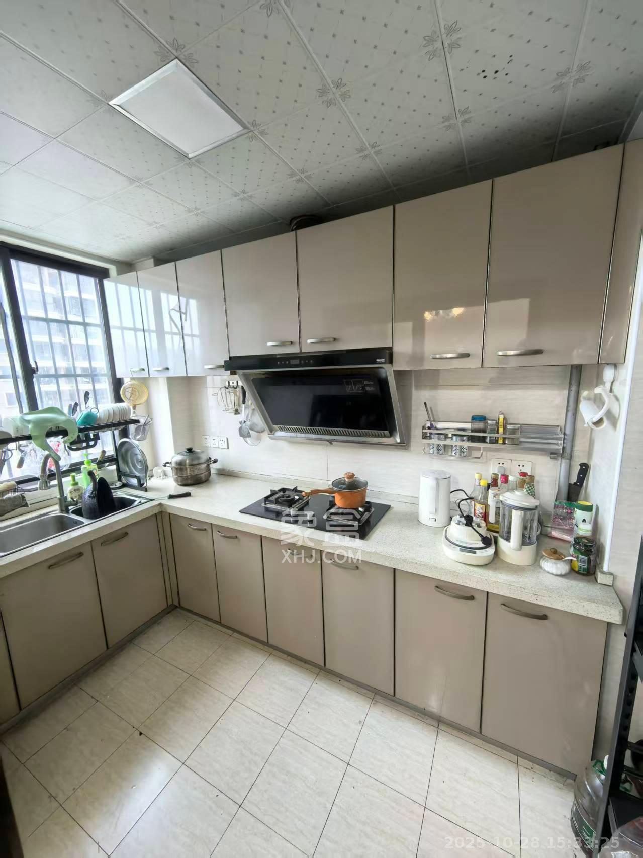 康桥长郡  3室2厅2卫    1900.0元/月室内图