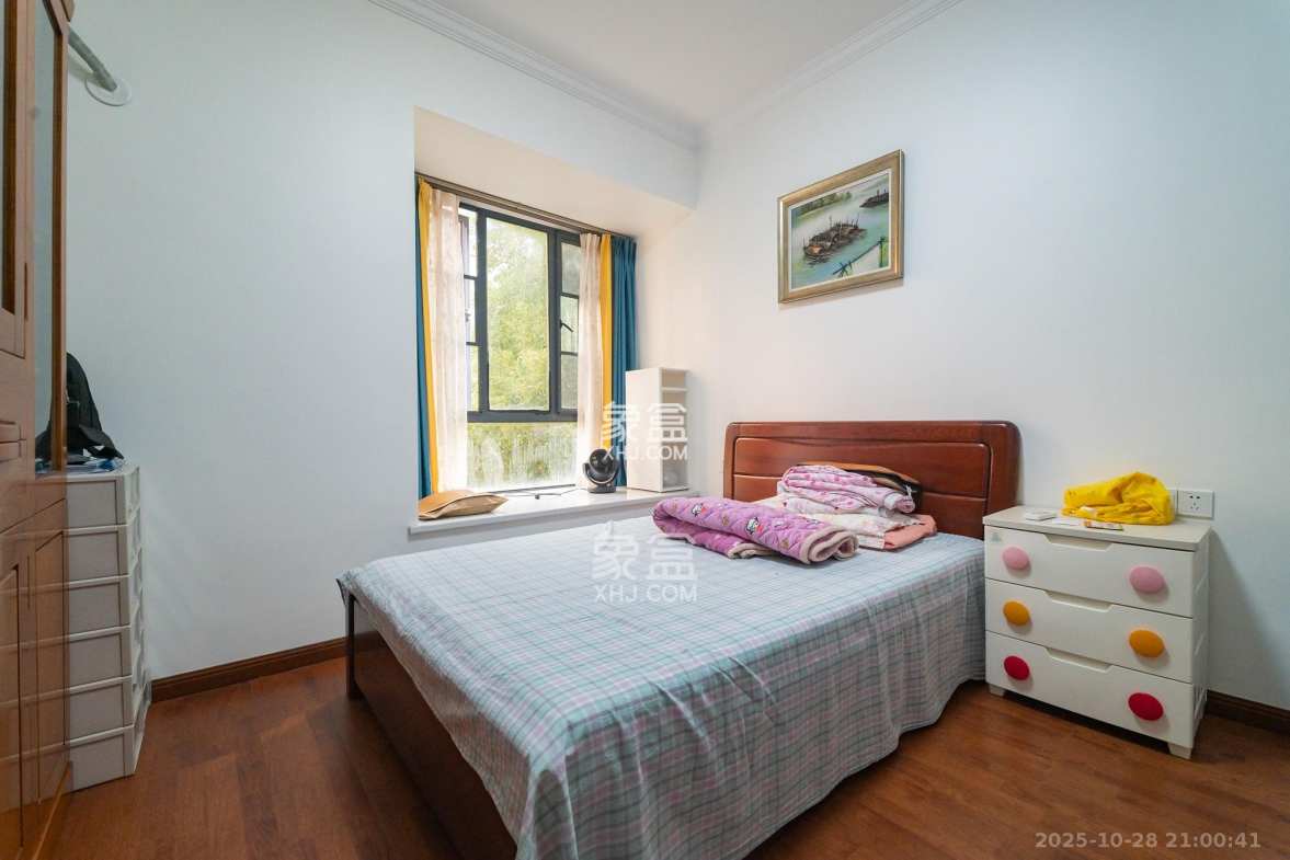 深业睿城 5室2厅3卫 222.0万 深业睿城 5室2厅3卫 222.0万卧室