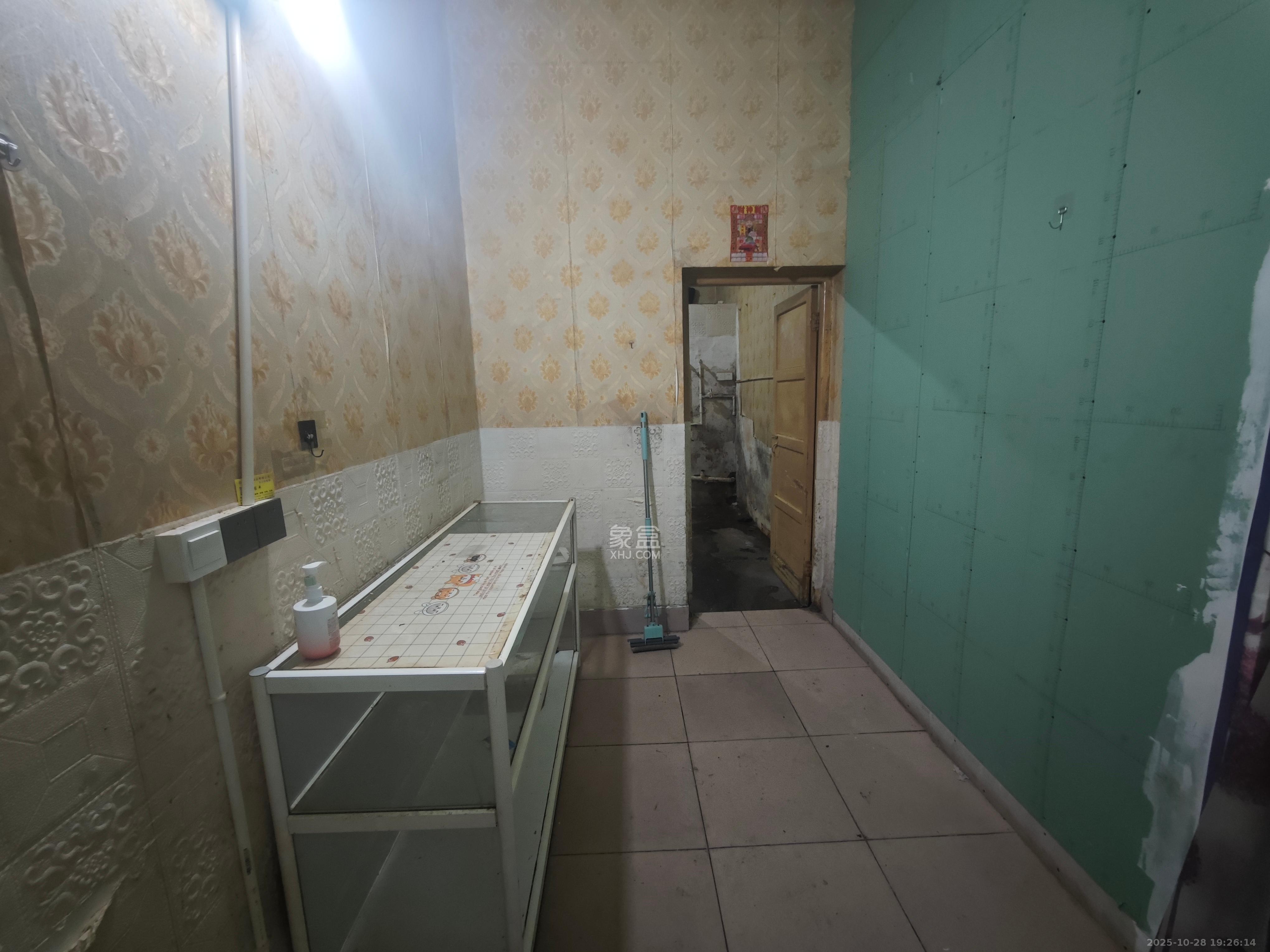 新天小区   44.0㎡      1700.0元/月