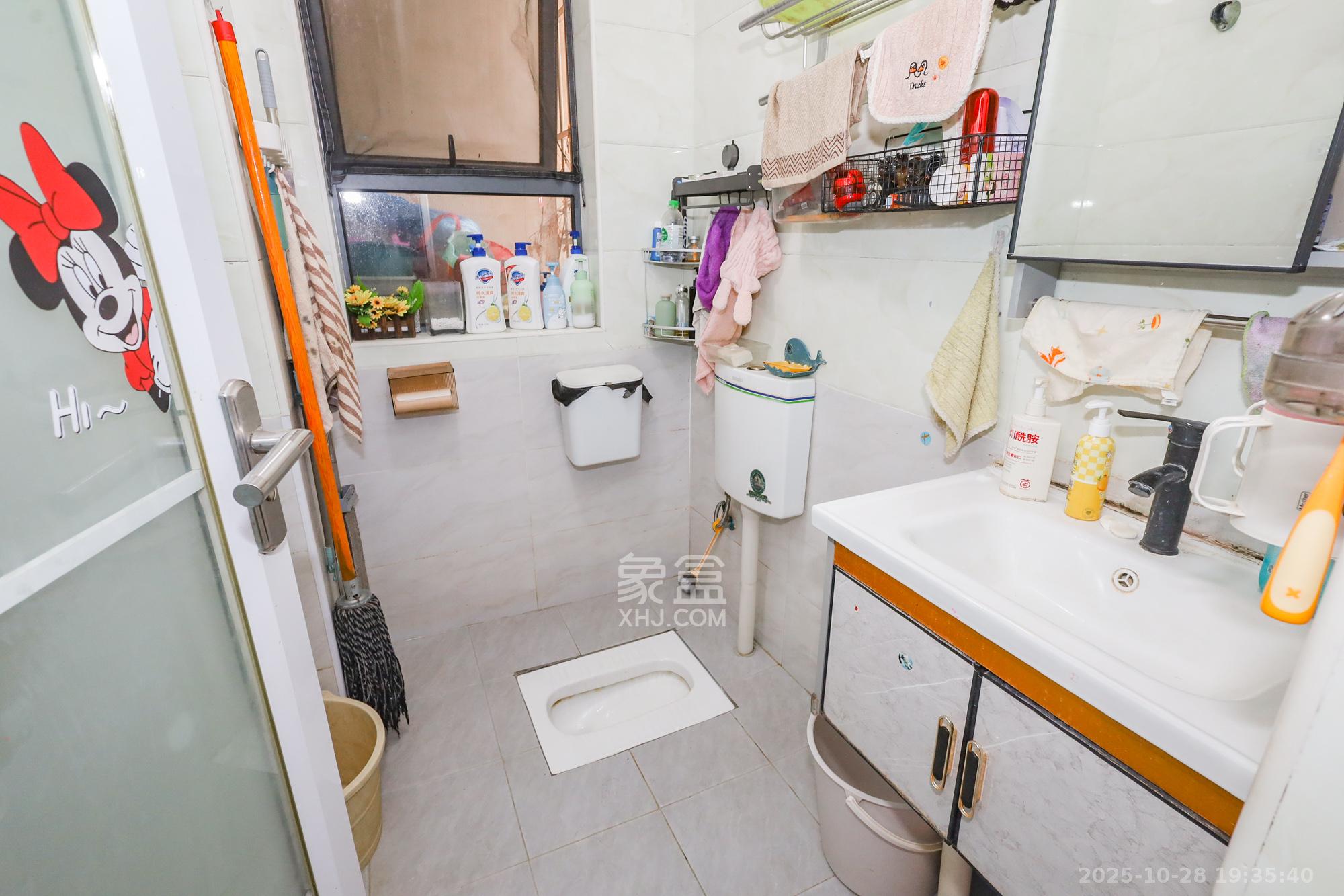 中交里城  2室2厅1卫    72.8万卫生间