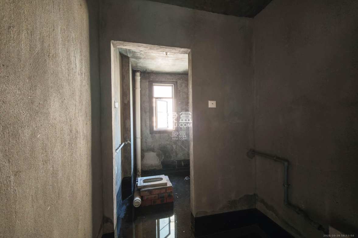 托斯卡纳洋房高层  5室2厅2卫    208.0万 托斯卡纳洋房高层  5室2厅2卫    208.0万卫生间