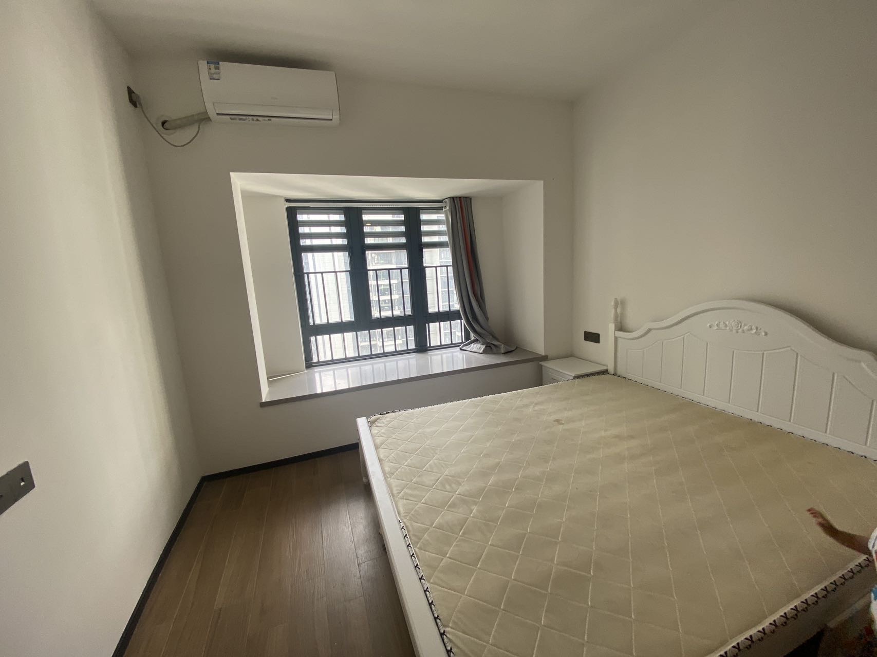 润山府  4室2厅2卫    3300.0元/月室内图