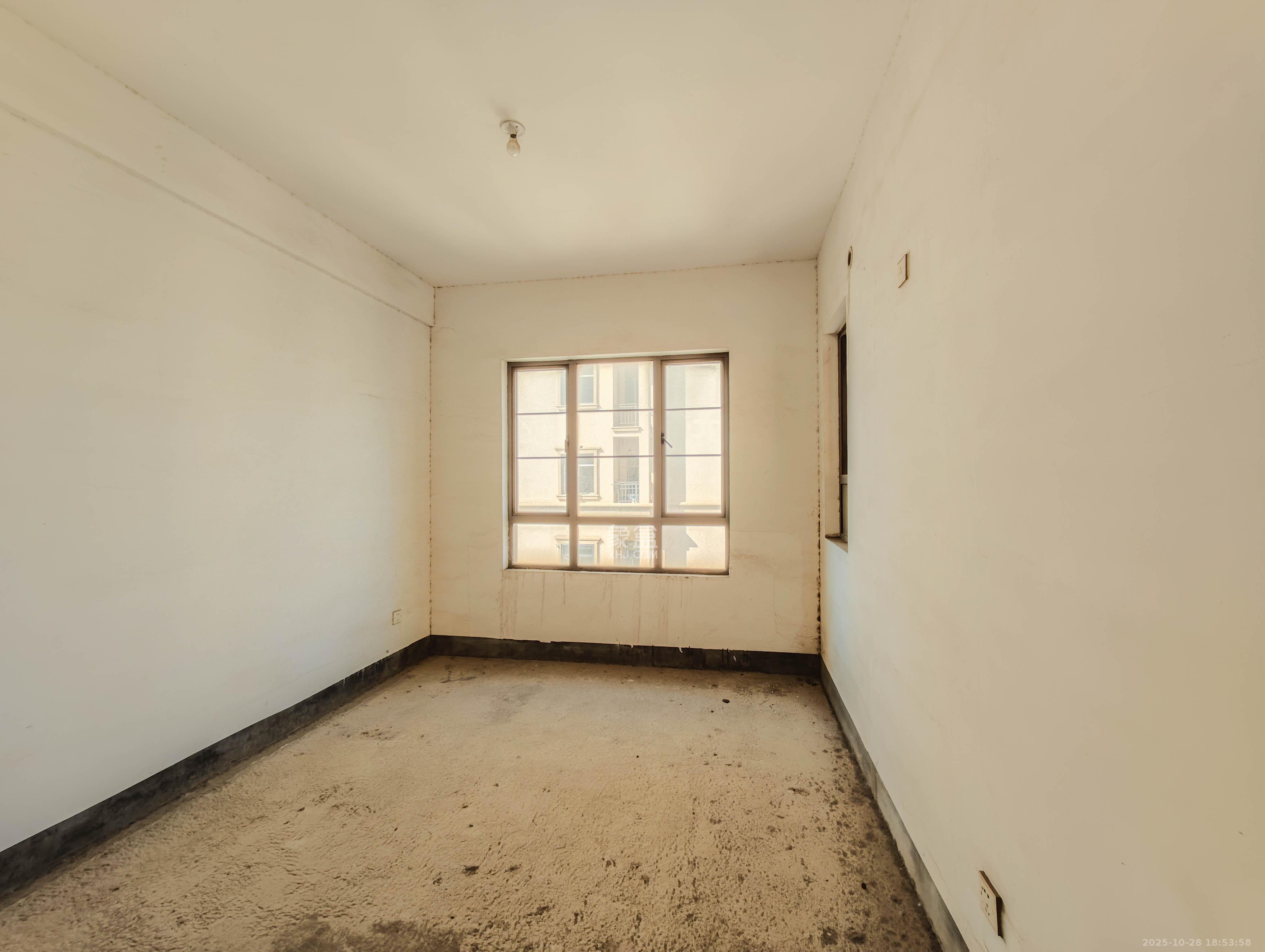 托斯卡纳洋房高层  5室2厅2卫    208.0万 托斯卡纳洋房高层  5室2厅2卫    208.0万卧室