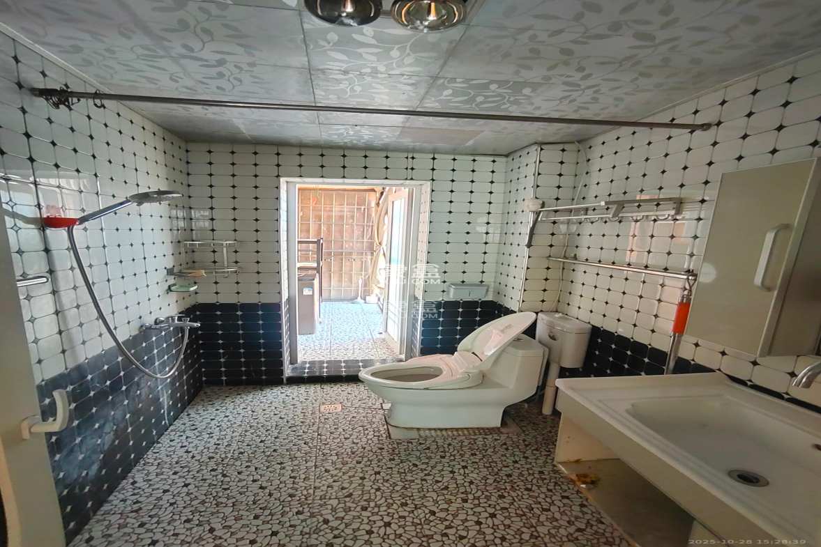 江临天下  2室2厅1卫    1700.0元/月 江临天下  2室2厅1卫    1700.0元/月室内图