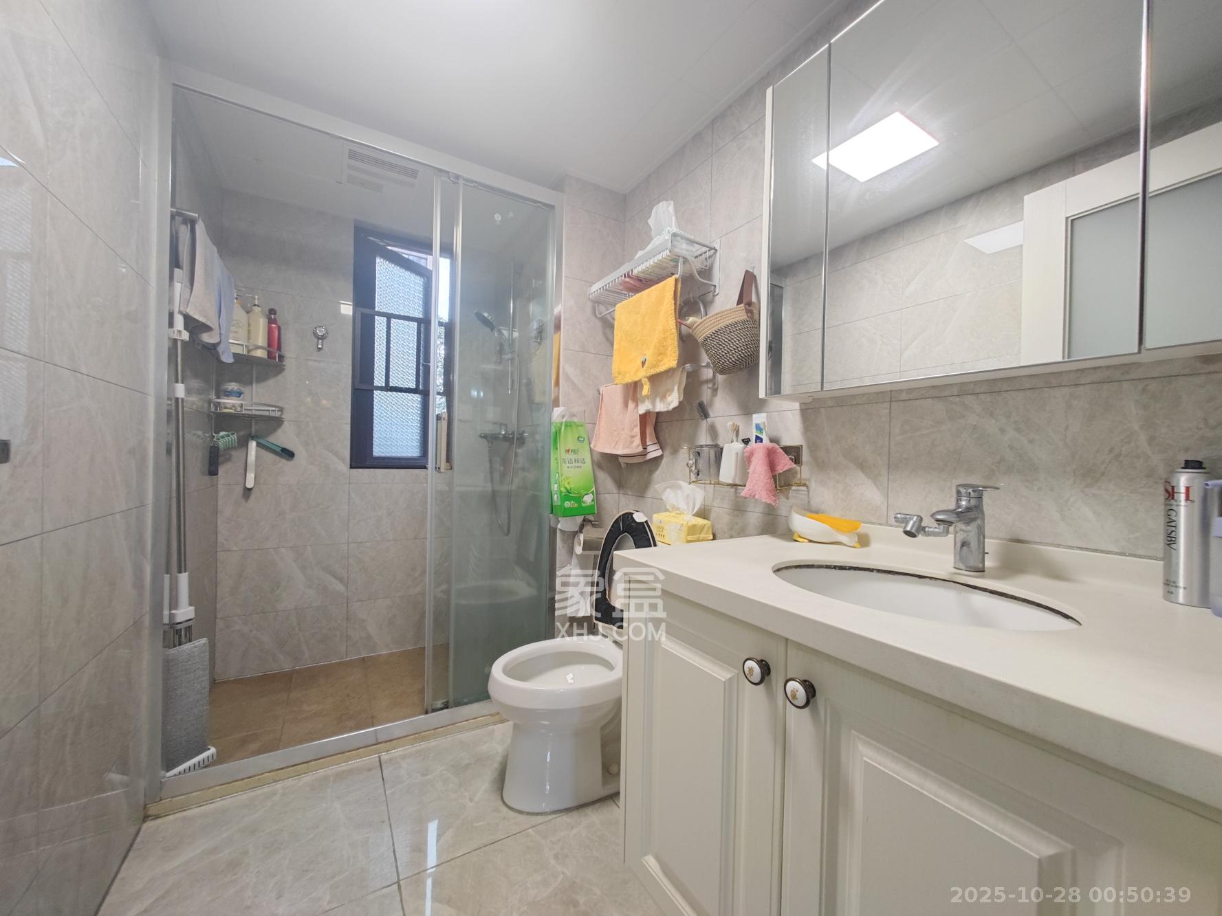 中海珑悦府 4室2厅2卫 130.0万 中海珑悦府 4室2厅2卫 130.0万卫生间