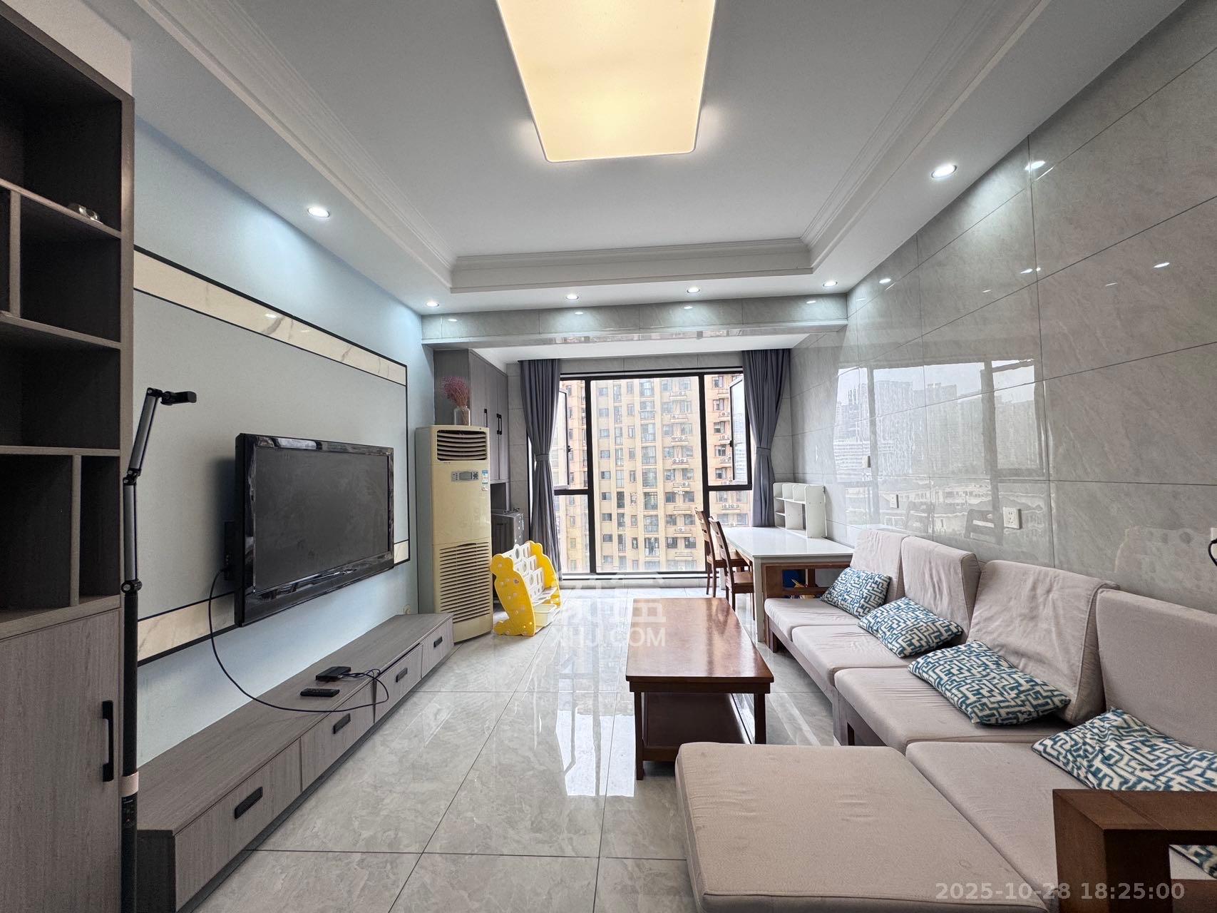 长房明宸府  3室2厅1卫    2000.0元/月