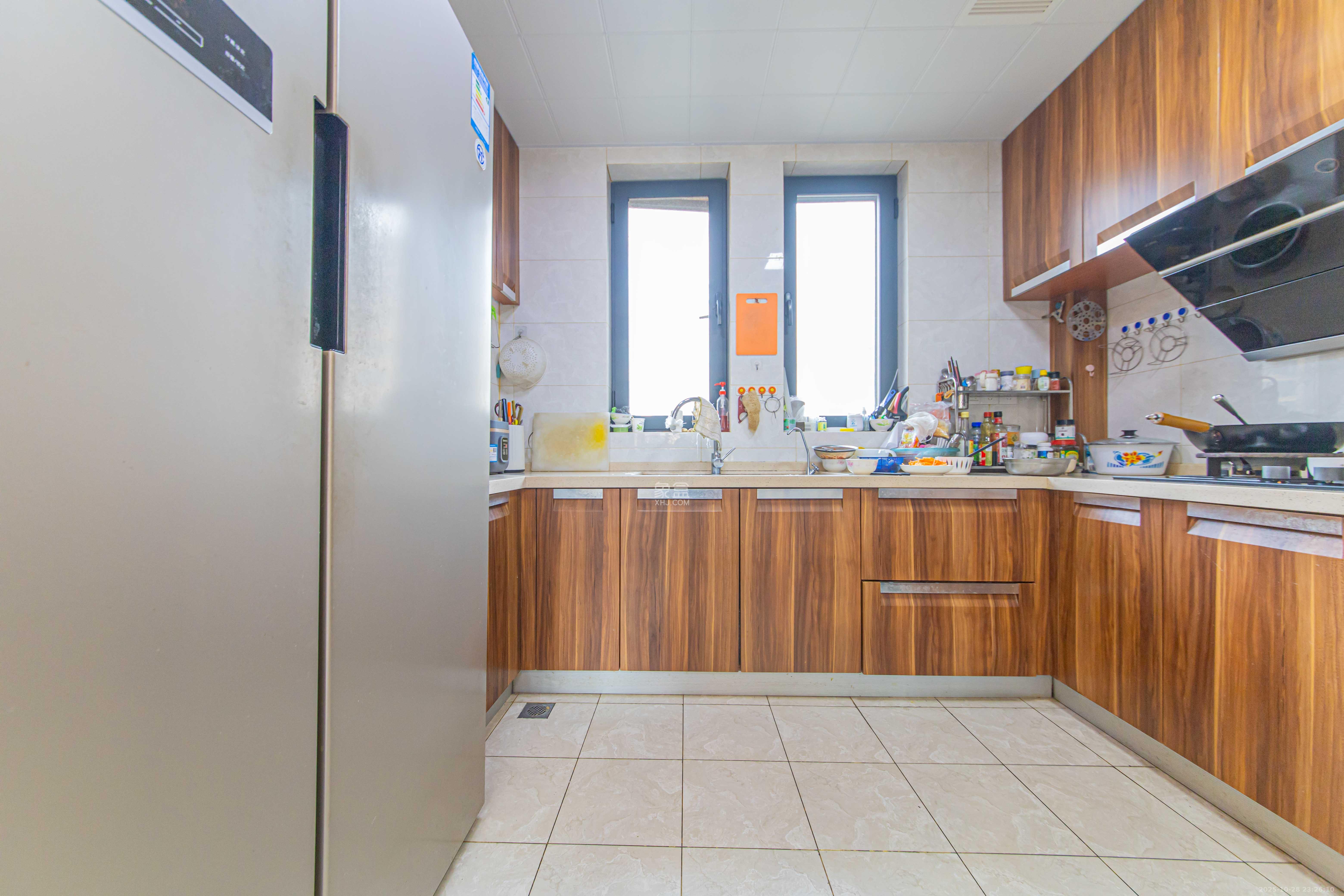 鑫远尚玺苑  4室2厅2卫    298.0万 鑫远尚玺苑  4室2厅2卫    298.0万厨房