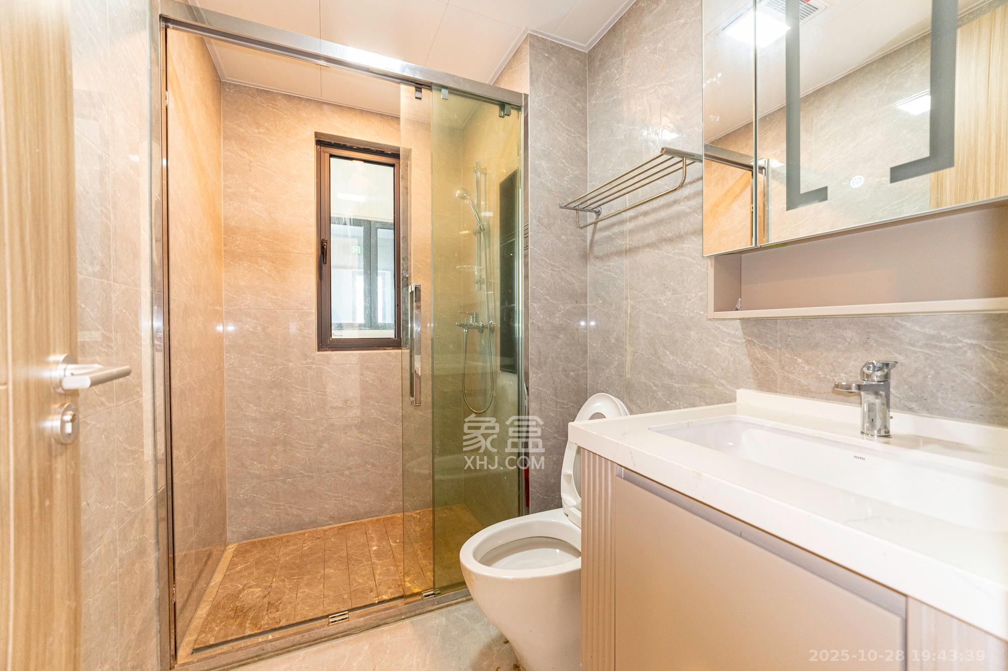 三一云谷 3室2厅2卫 118.0万 三一云谷 3室2厅2卫 118.0万卫生间