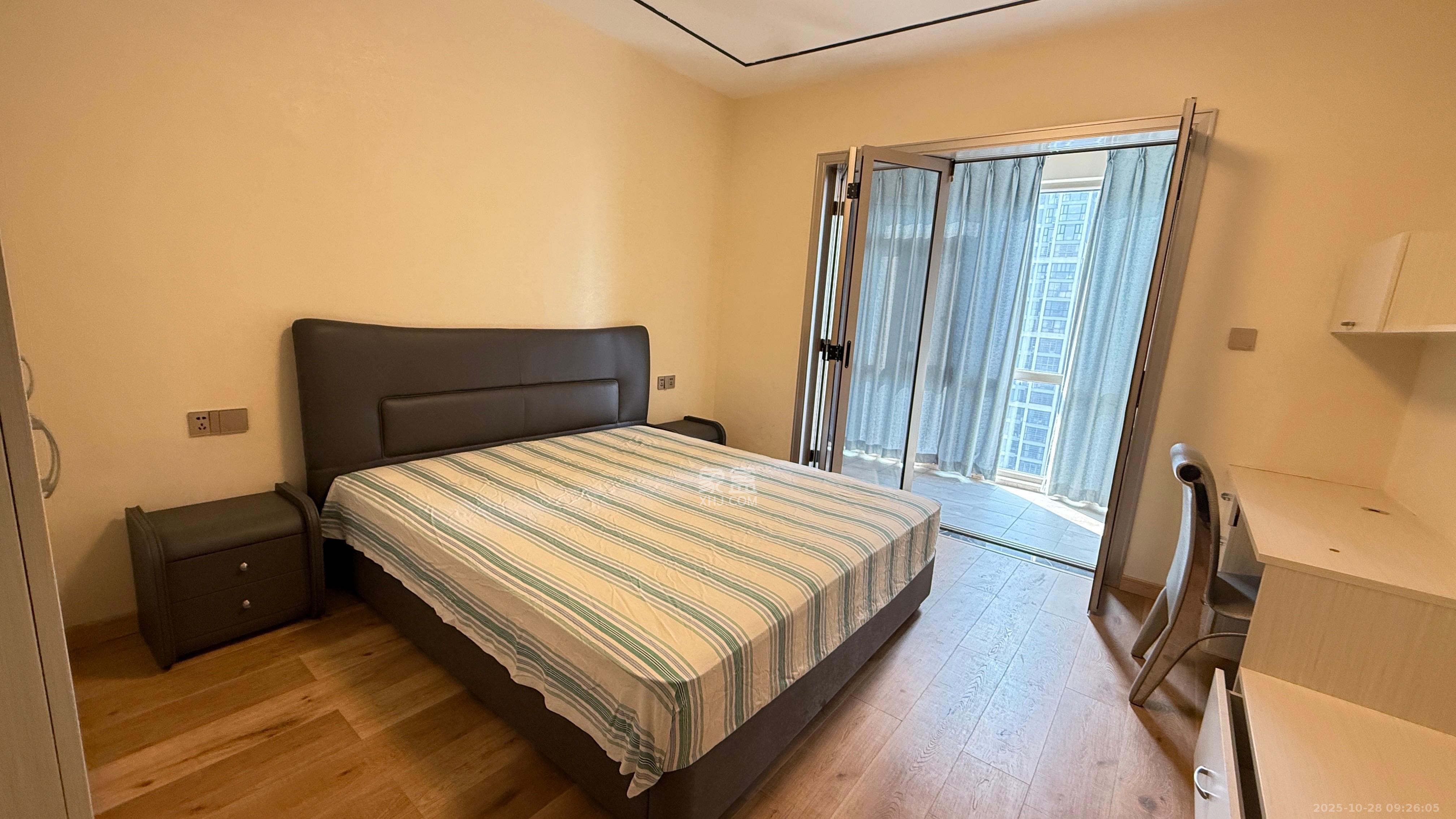 九华新城 5室2厅2卫 78.0万 九华新城 5室2厅2卫 78.0万客厅