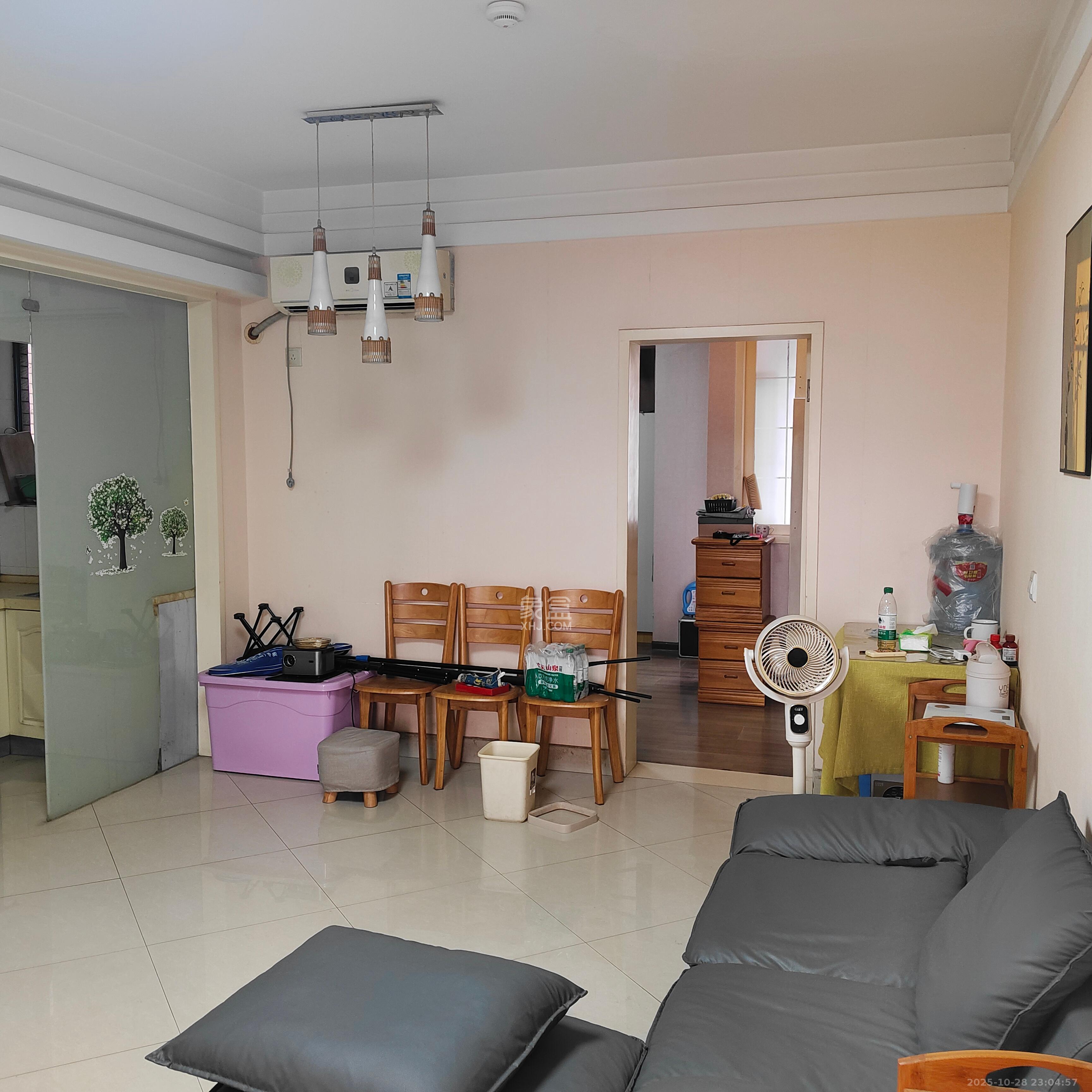 加加大街（华景苑）  1室1厅1卫    1800.0元/月