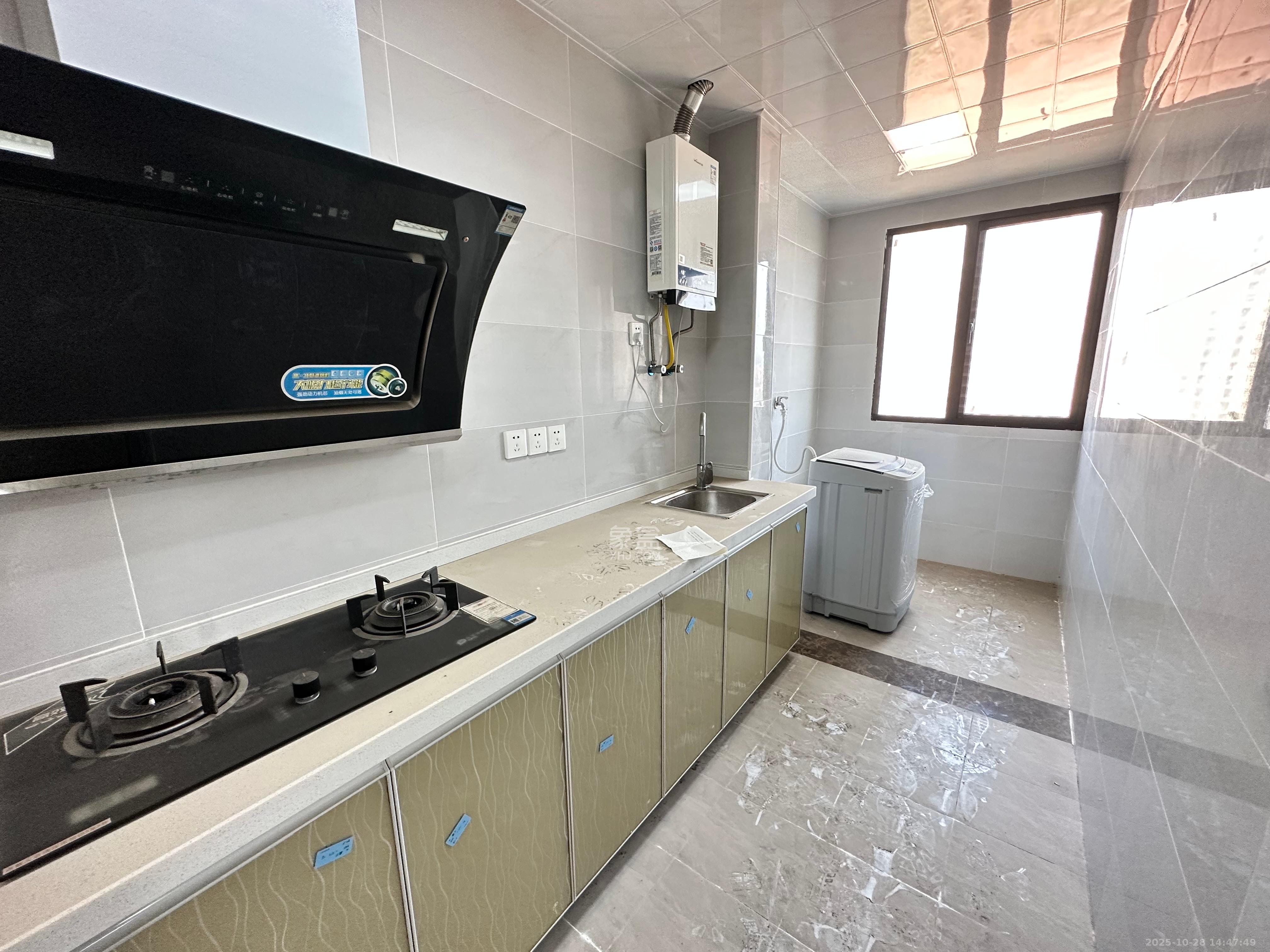 星语林南壹号  4室2厅2卫    1900.0元/月室内图