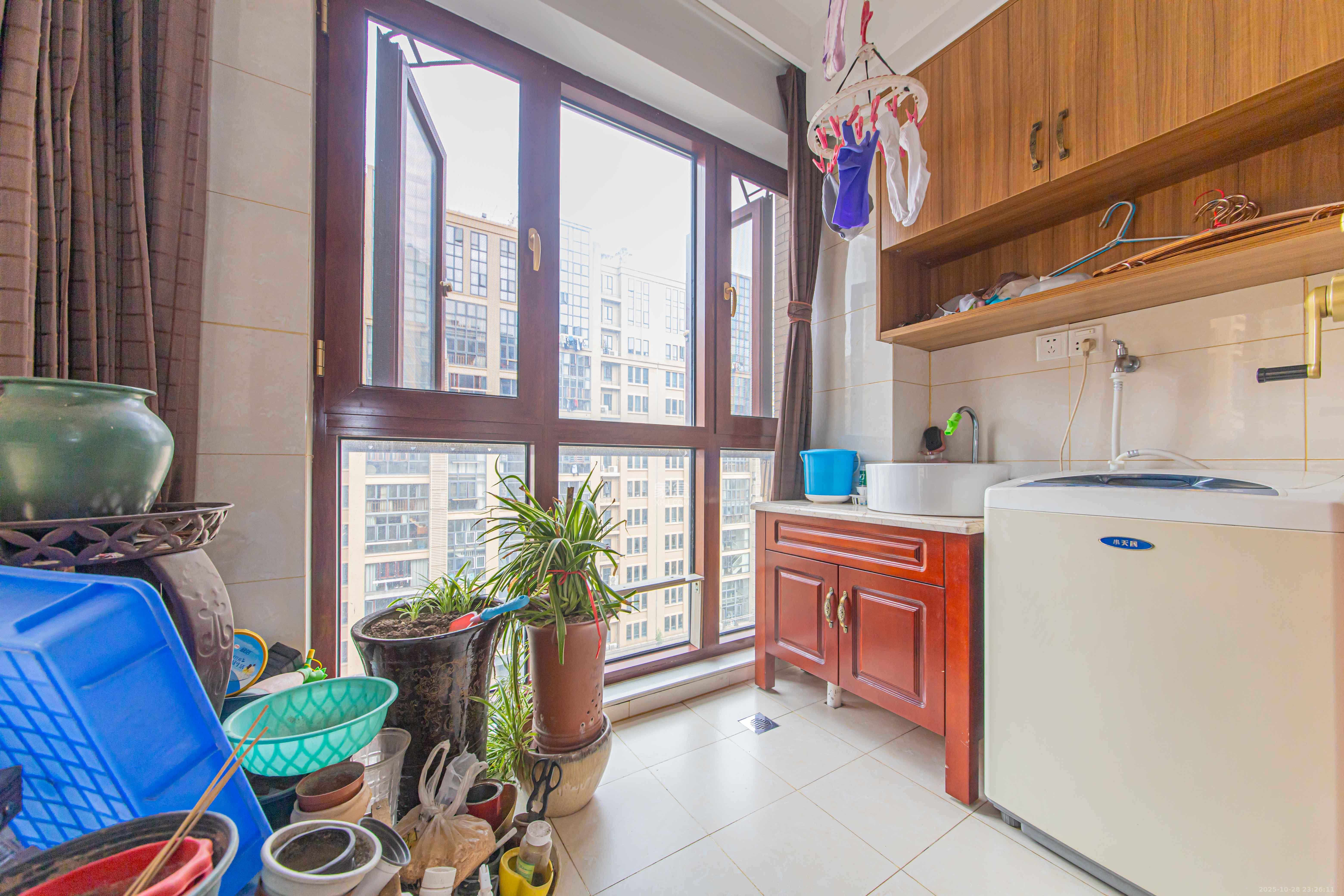 鑫远尚玺苑  4室2厅2卫    298.0万 鑫远尚玺苑  4室2厅2卫    298.0万阳台