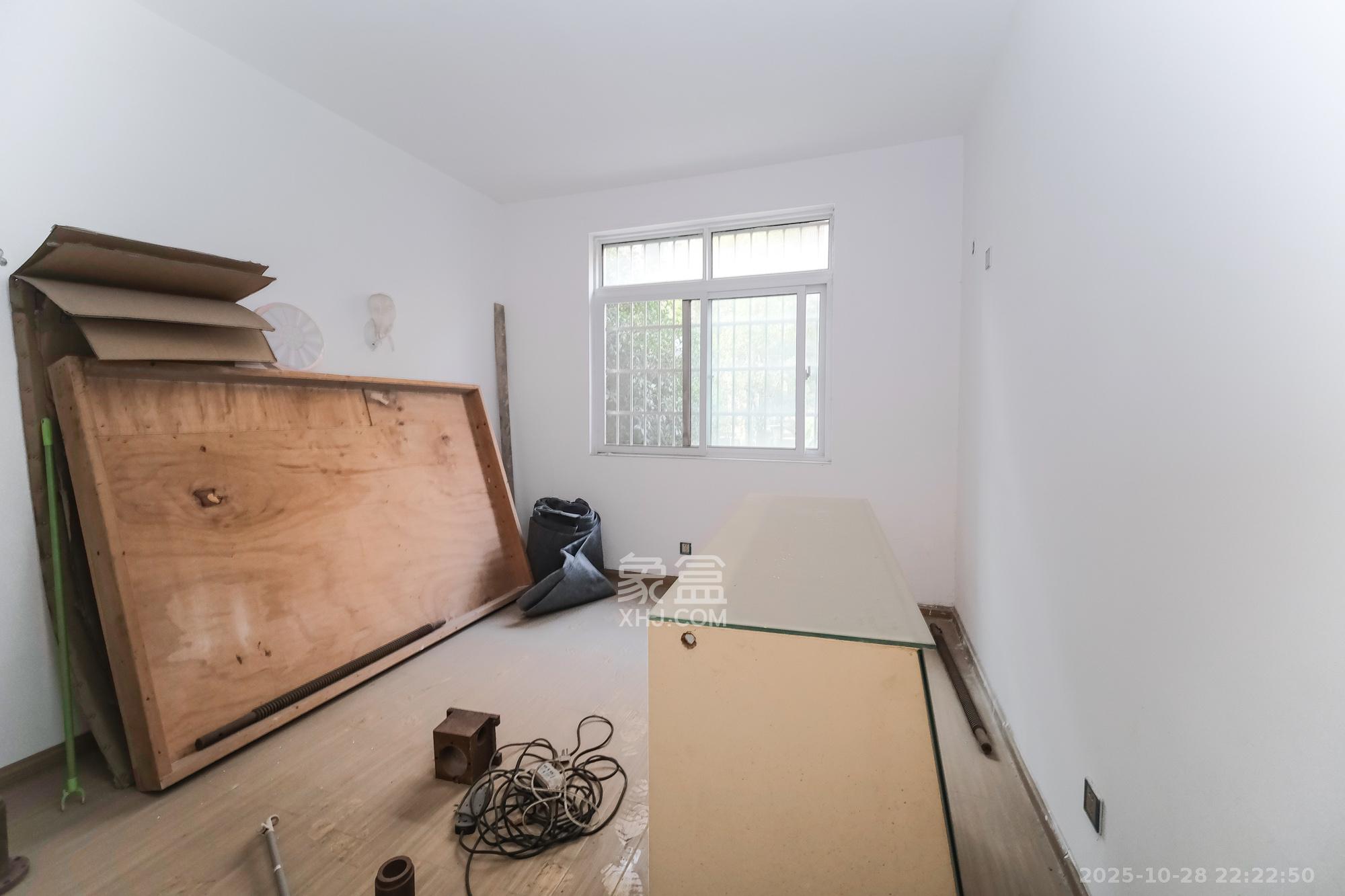 山水湾  3室2厅1卫    75.0万 山水湾  3室2厅1卫    75.0万卧室