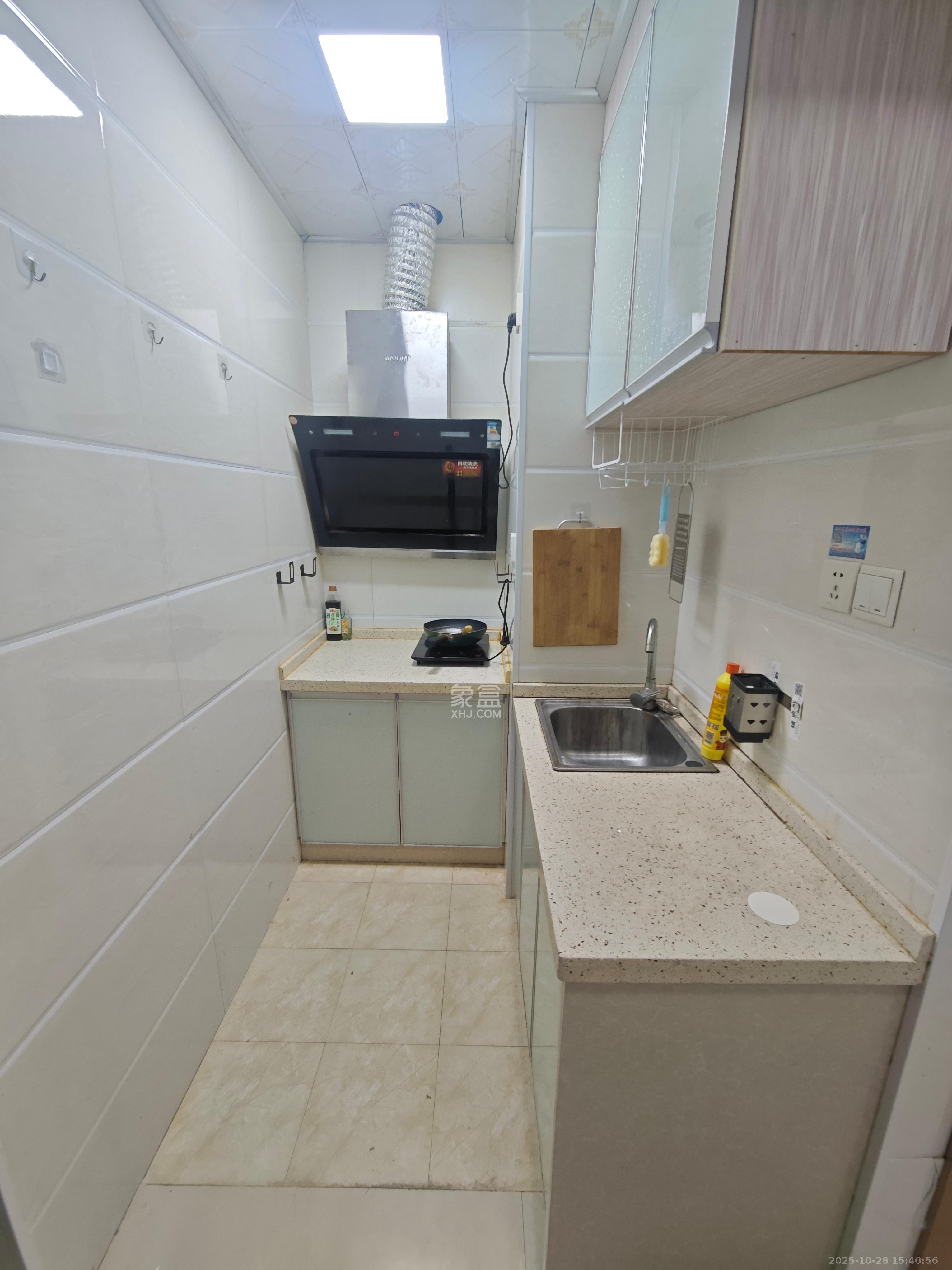 恒泰广场  1室1厅1卫    1450.0元/月 恒泰广场  1室1厅1卫    1450.0元/月室内图