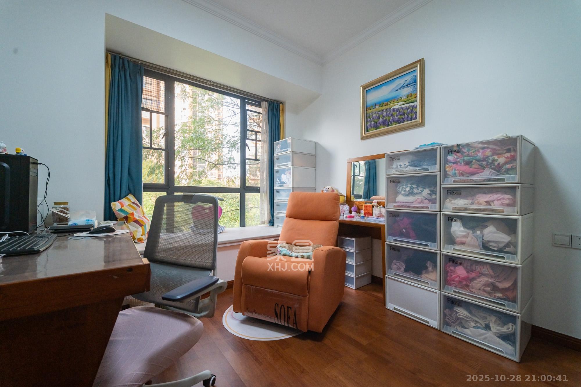 深业睿城 5室2厅3卫 222.0万 深业睿城 5室2厅3卫 222.0万卧室