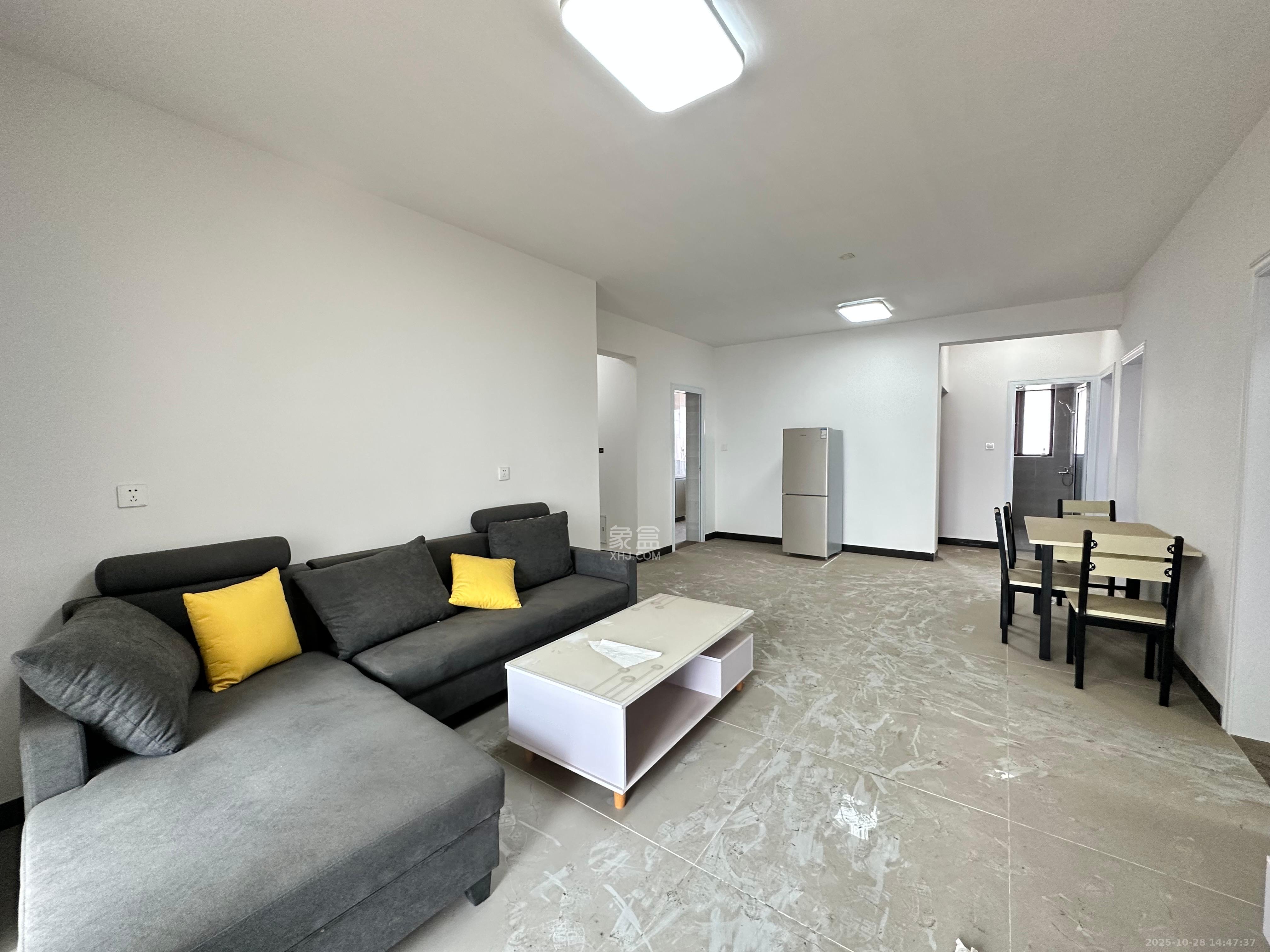 星语林南壹号  4室2厅2卫    1900.0元/月室内图