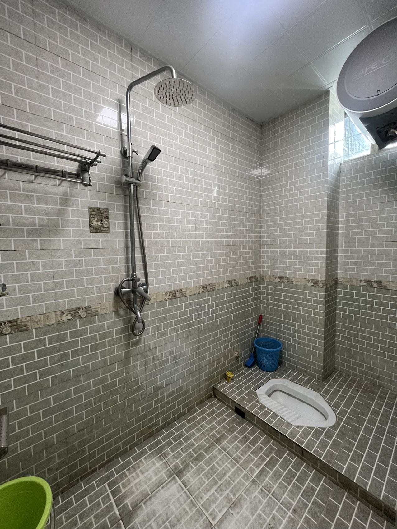 金鹿花园一期  3室2厅1卫    2500.0元/月 金鹿花园一期  3室2厅1卫    2500.0元/月室内图