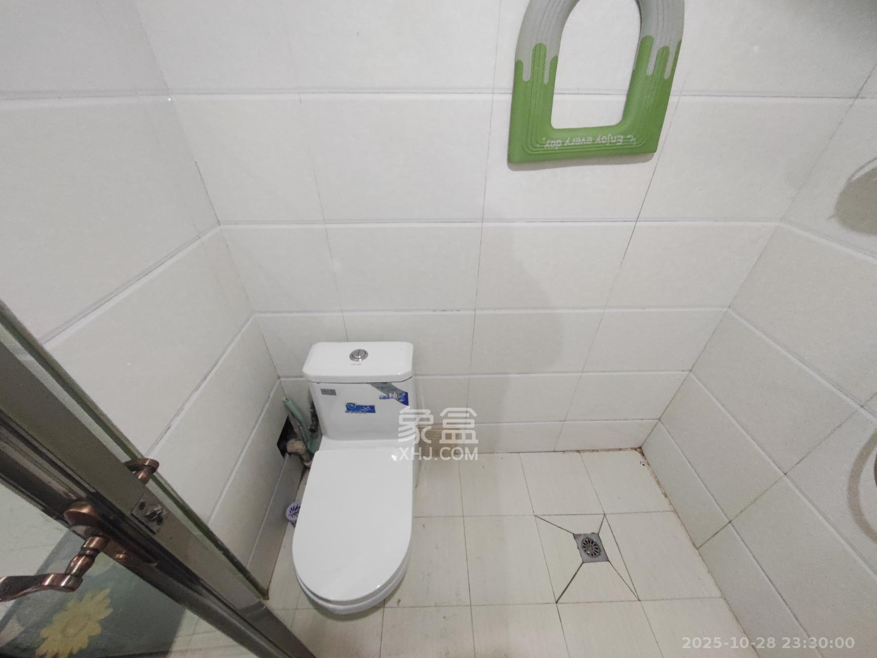 世纪桃花苑  1室1厅1卫    24.0万卫生间