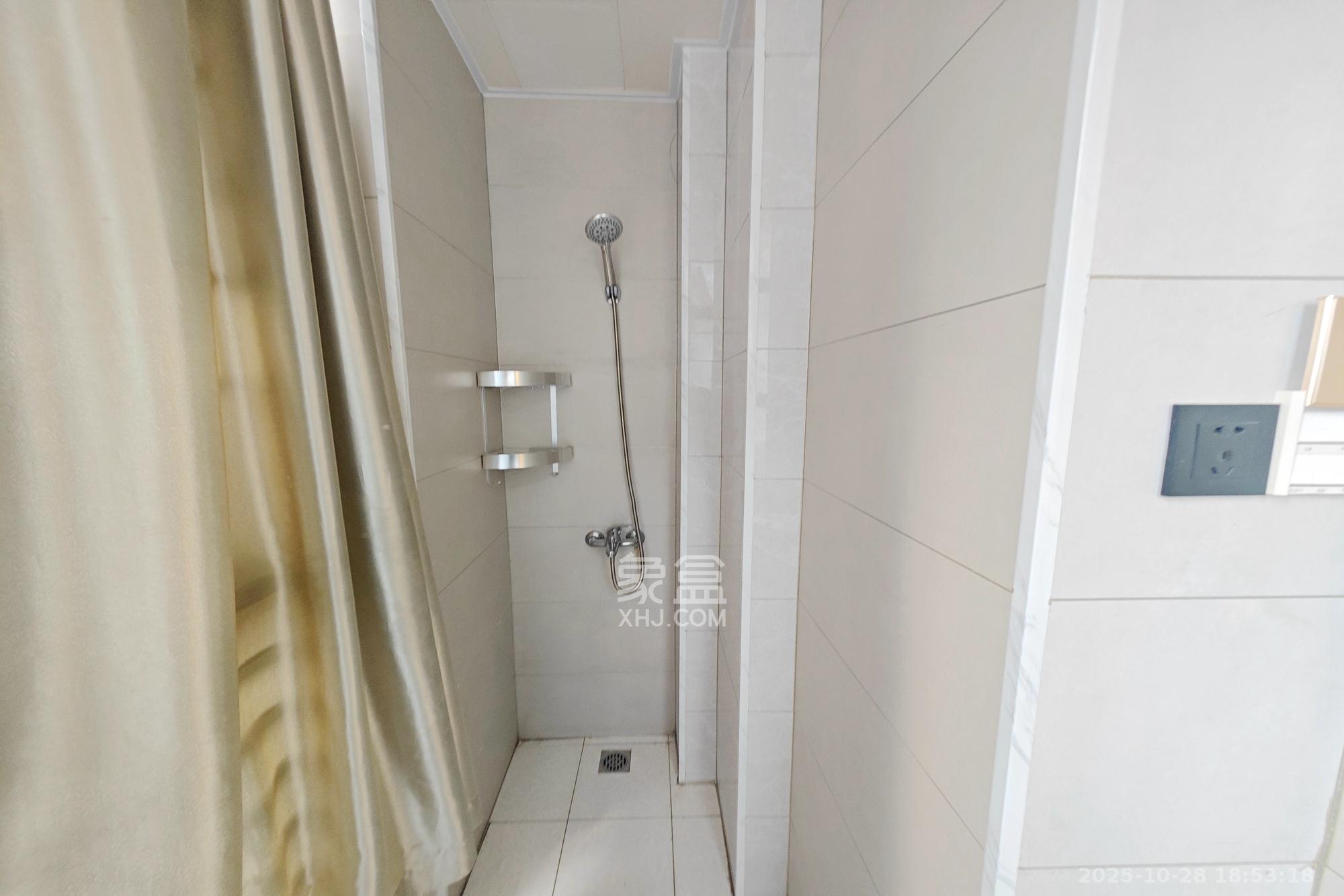 和卉家园  4室2厅1卫    138.0万其他