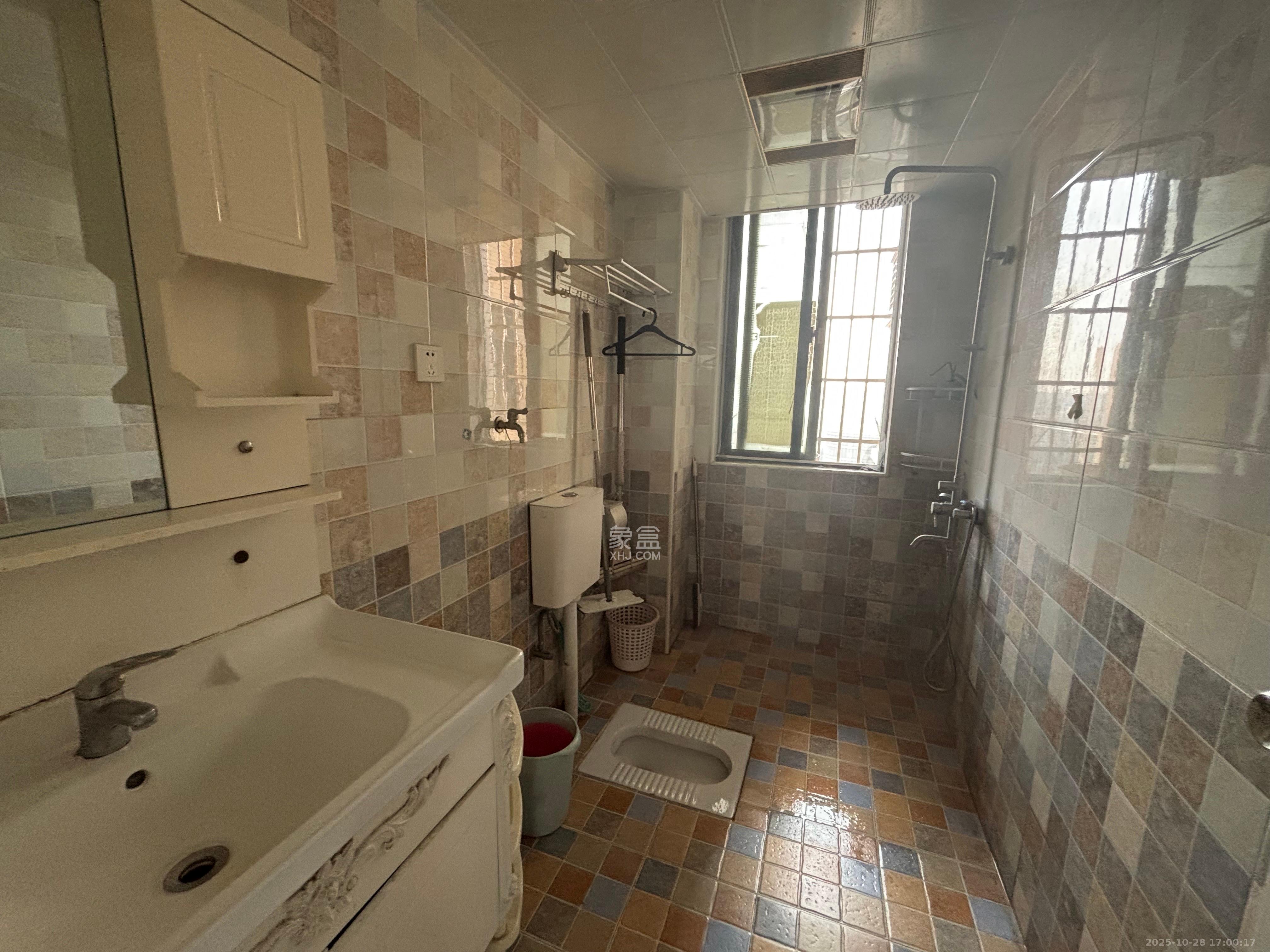 颐兴家园 3室2厅1卫 2400.0元/月 颐兴家园 3室2厅1卫 2400.0元/月室内图