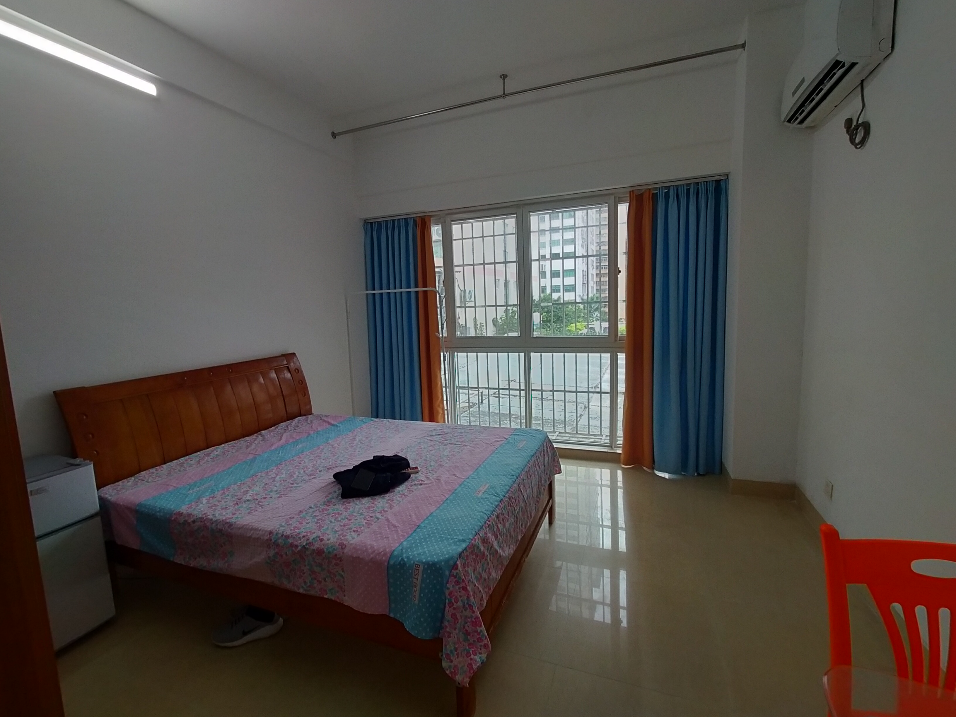 五洲商厦  1室0厅1卫    1200.0元/月