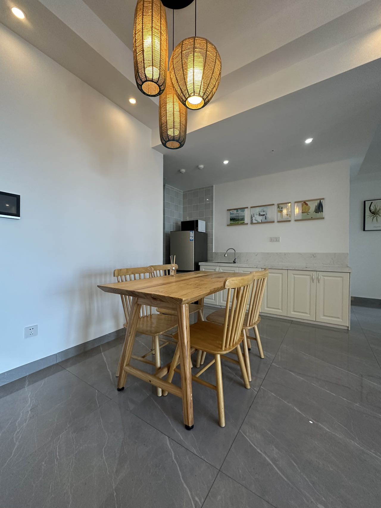 华润中心  2室2厅1卫    4200.0元/月 华润中心  2室2厅1卫    4200.0元/月室内图