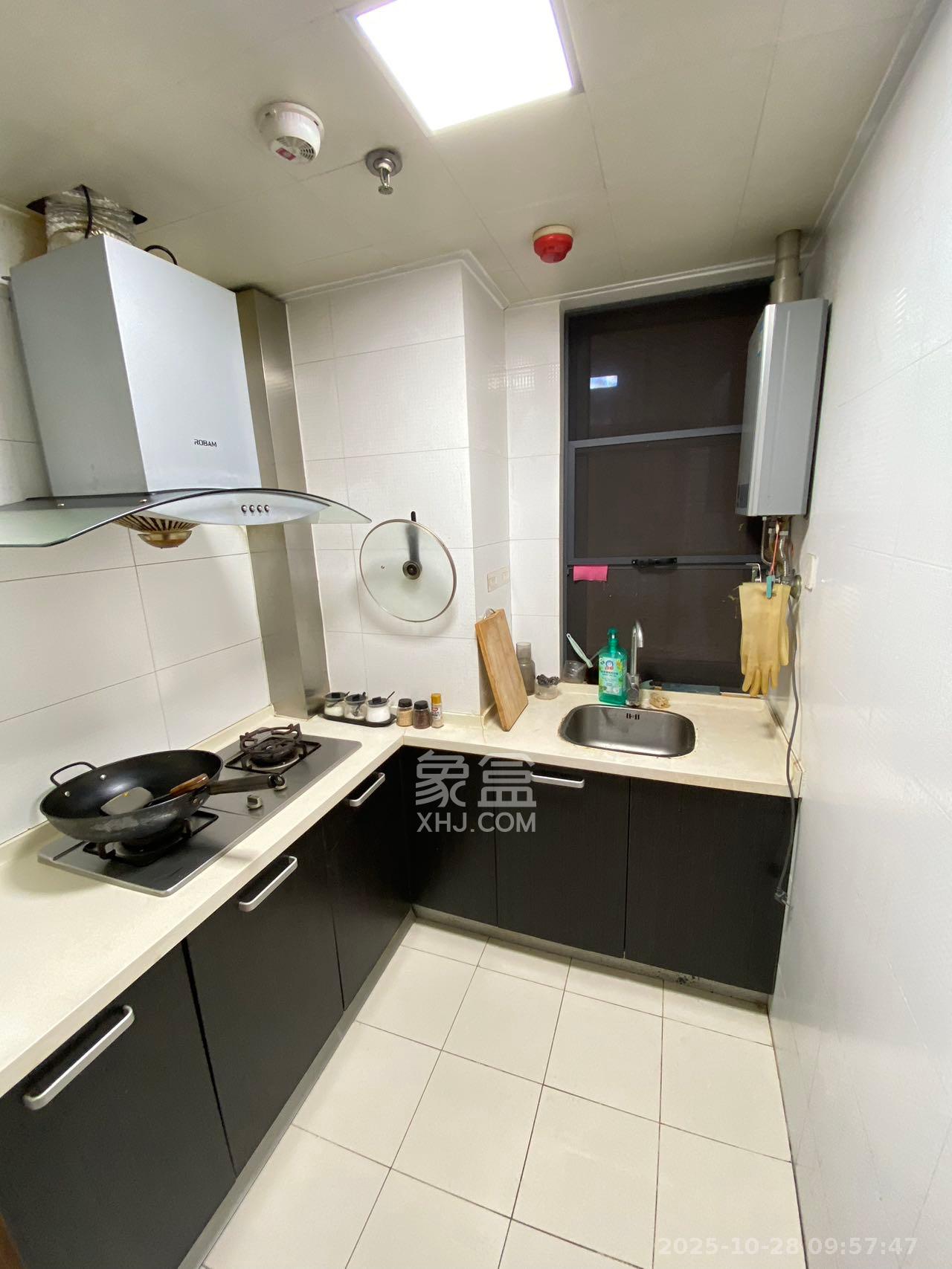 藏珑湖上国际花园  1室1厅1卫    2000.0元/月室内图