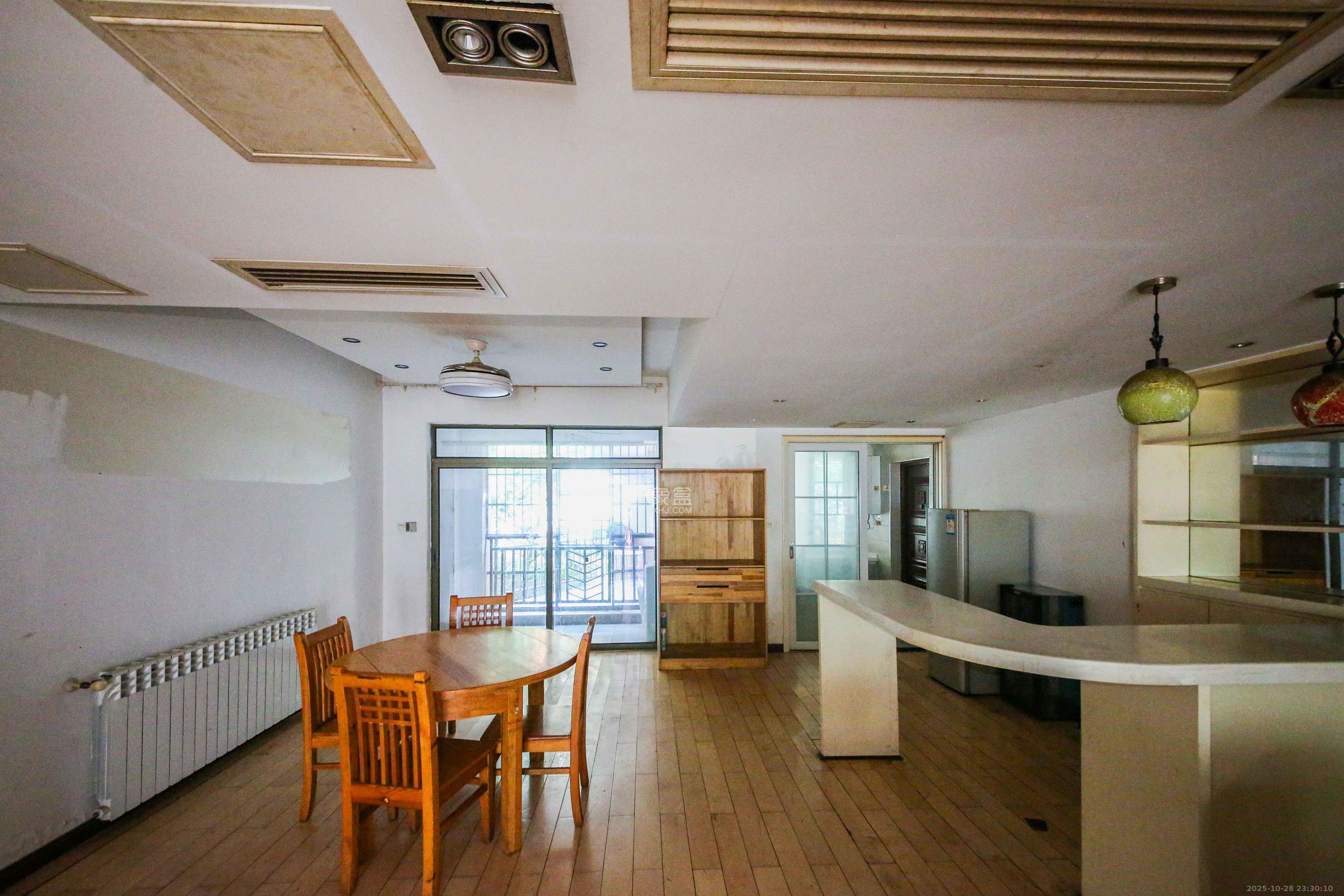 奥林匹克花园 4室2厅1卫 210.0万 奥林匹克花园 4室2厅1卫 210.0万客厅