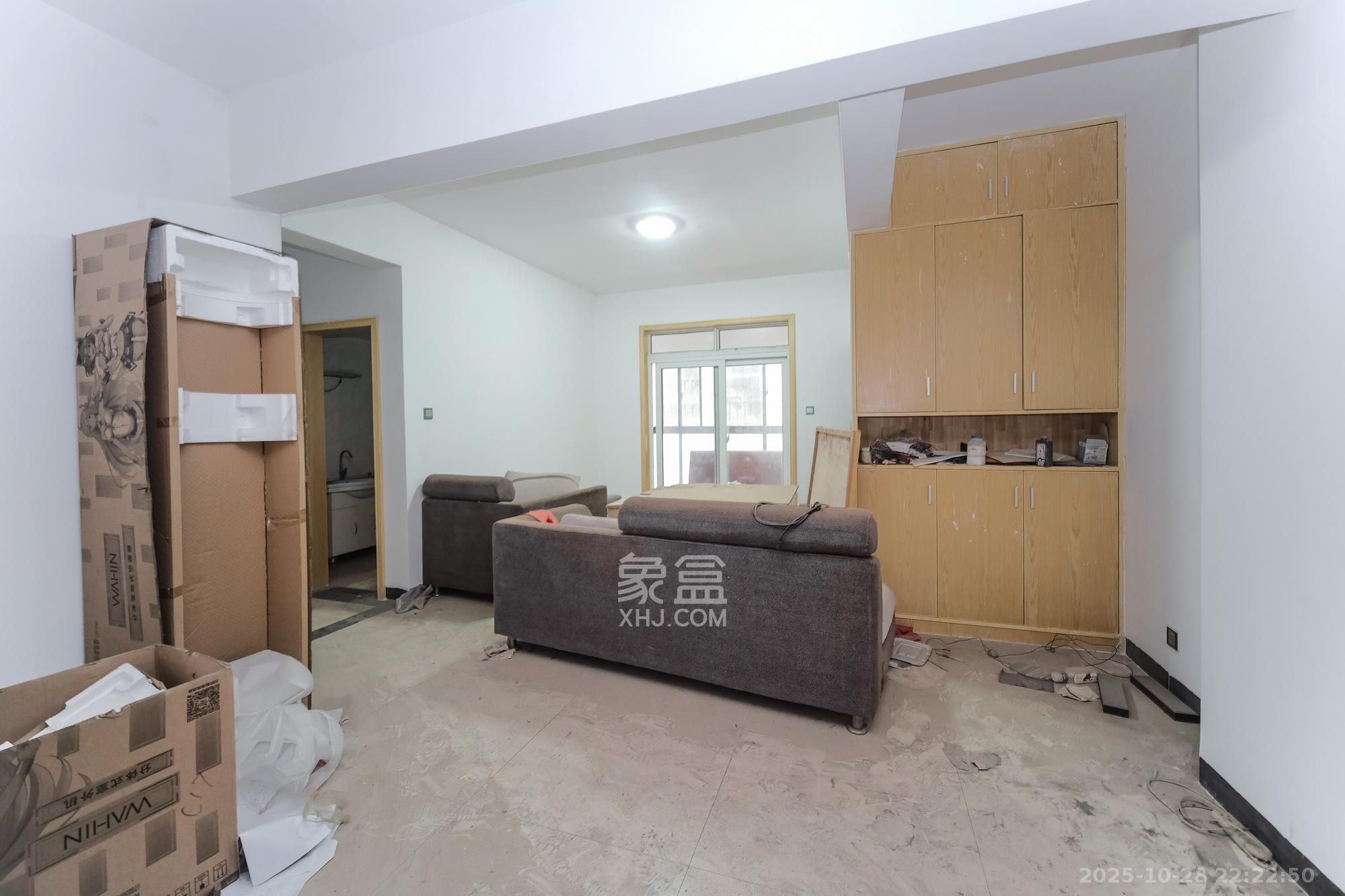 山水湾  3室2厅1卫    75.0万 山水湾  3室2厅1卫    75.0万客厅