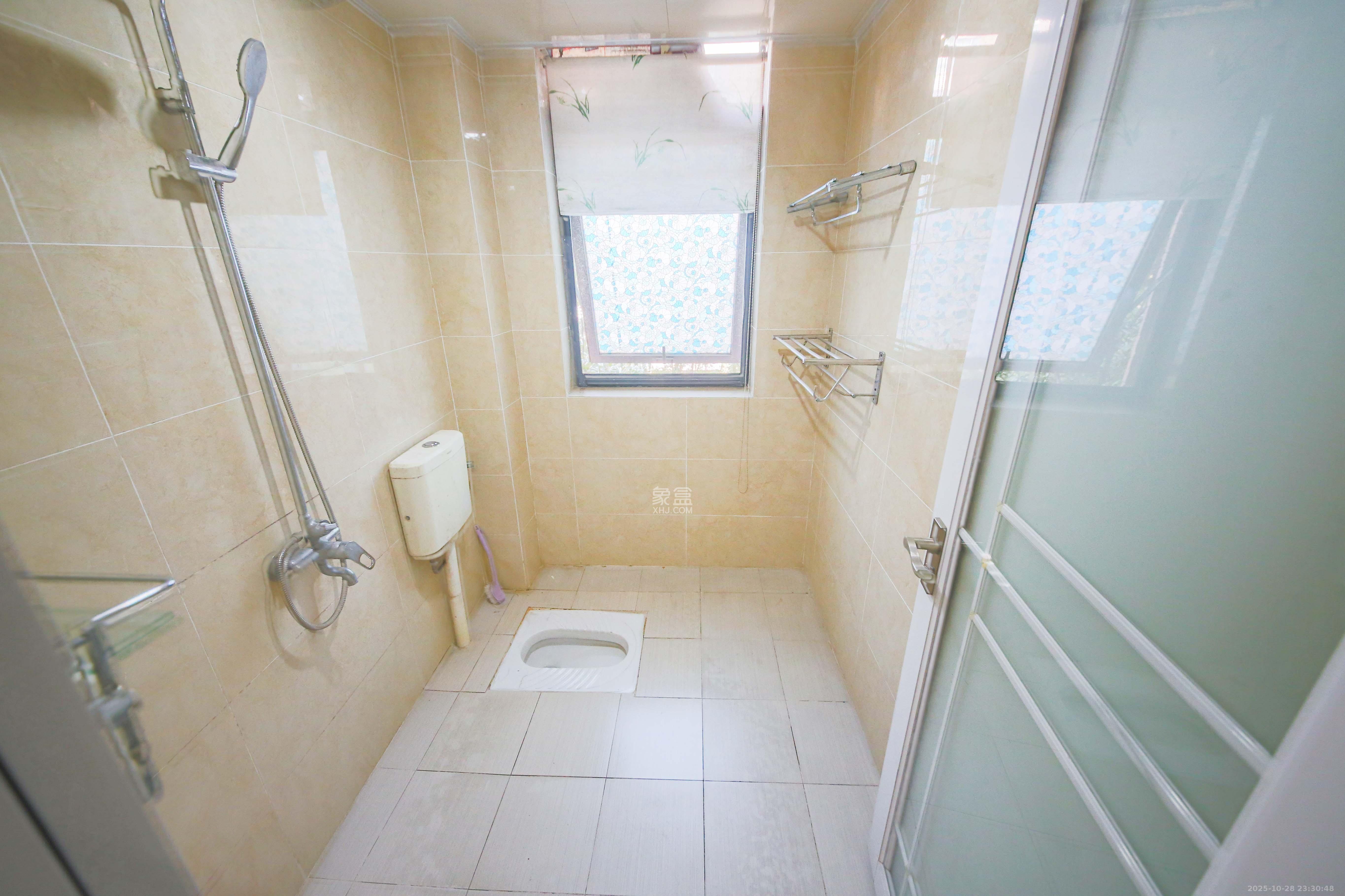 奥林匹克花园  3室2厅2卫    111.0万卫生间