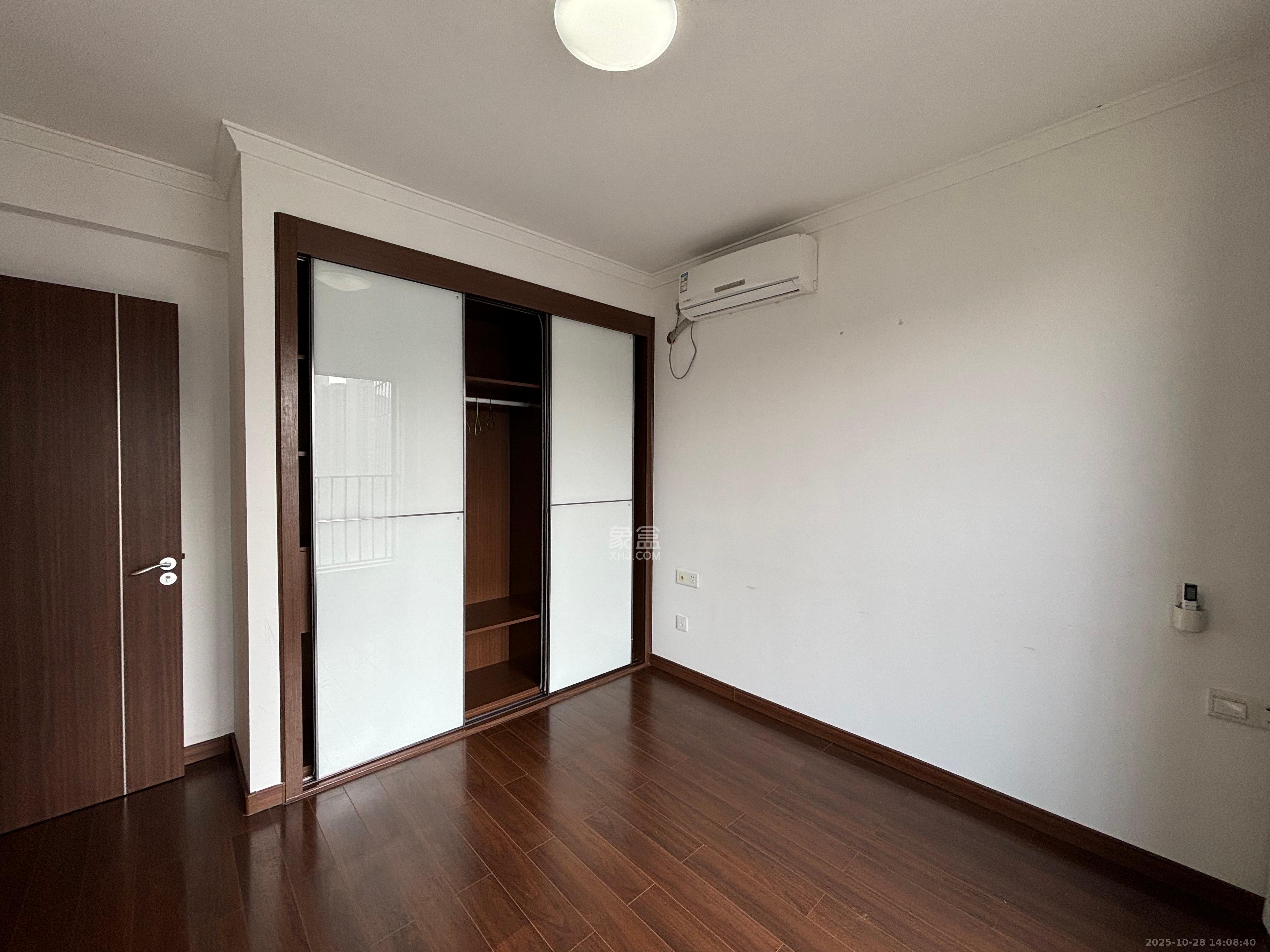 万科里金域滨江  3室2厅1卫    3600.0元/月室内图