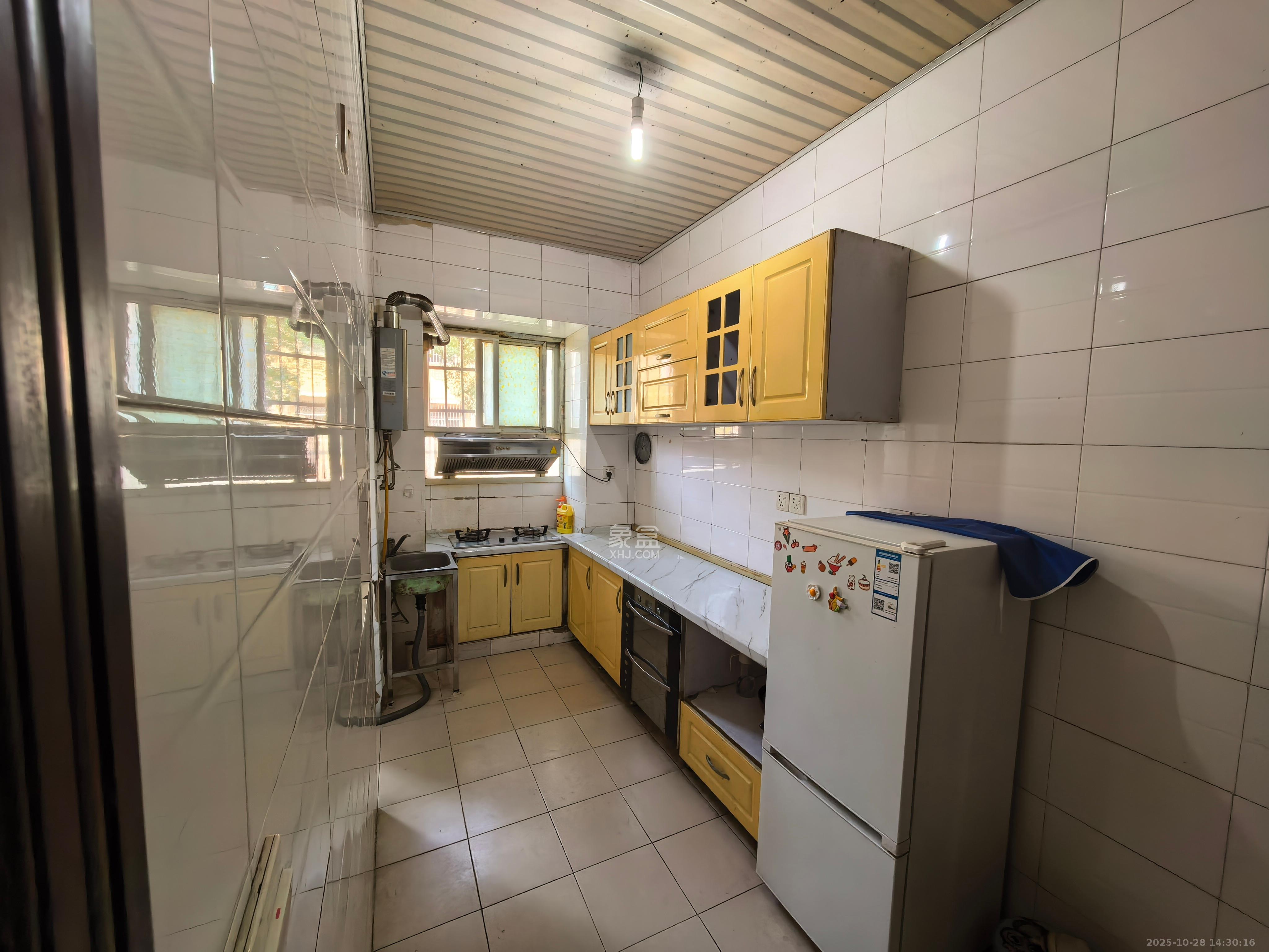 二机小区  1室1厅1卫    1300.0元/月室内图