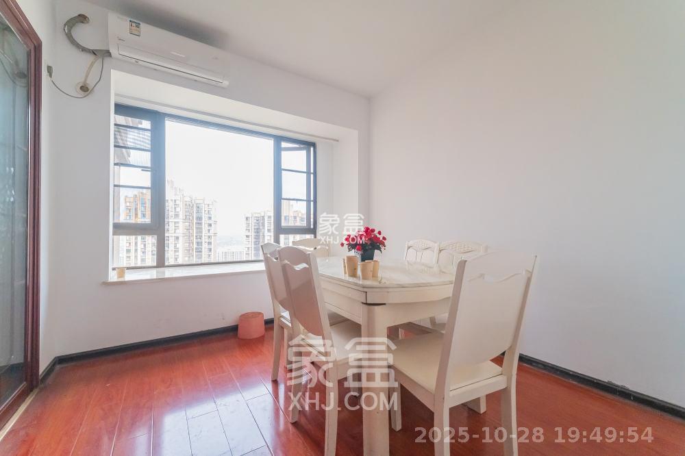 华润凤凰城三期  5室2厅1卫    4000.0元/月 华润凤凰城三期  5室2厅1卫    4000.0元/月室内图