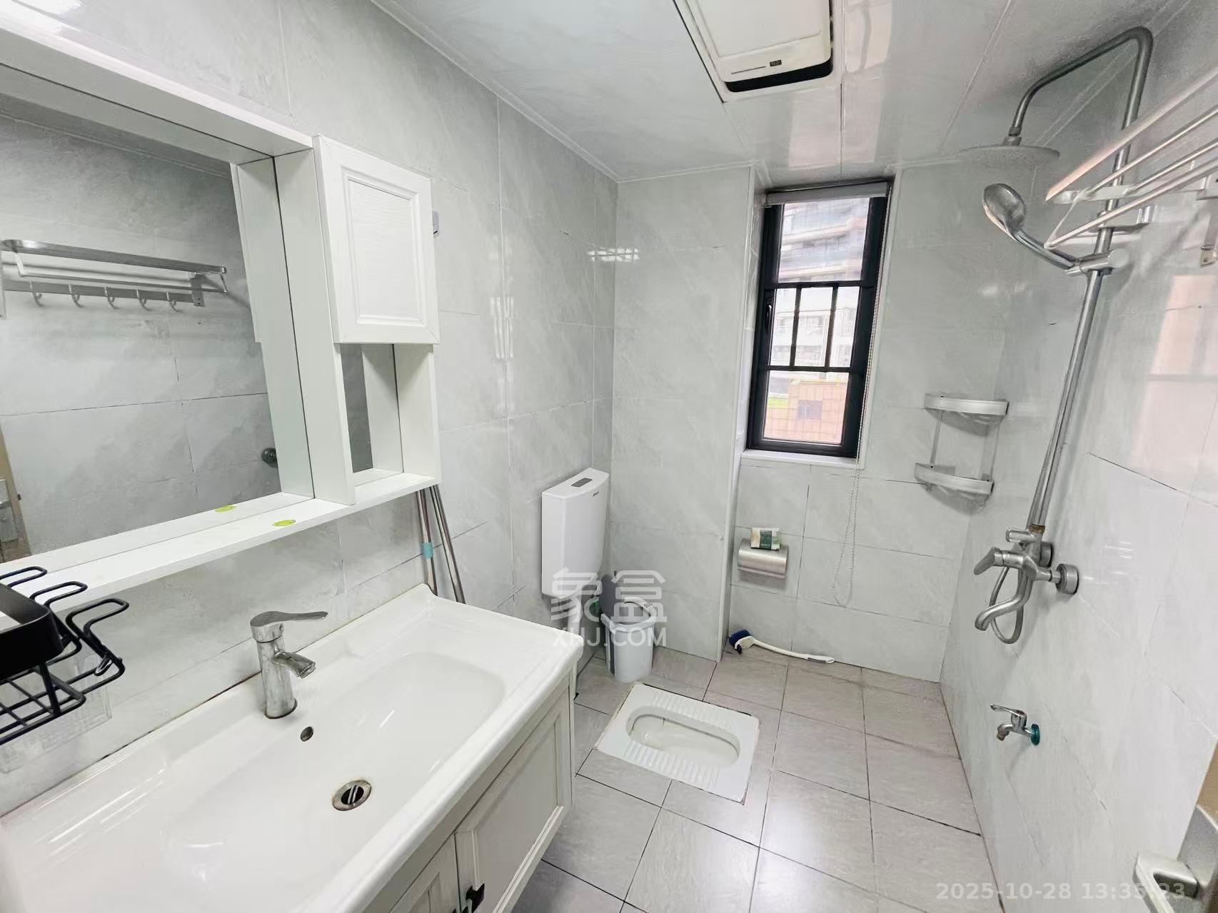 吉泰园安置小区  3室2厅2卫    2700.0元/月室内图