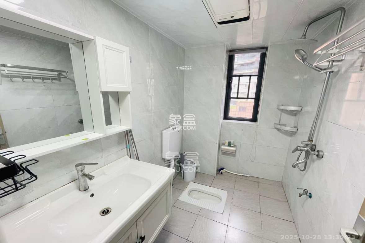 吉泰园安置小区  3室2厅2卫    2700.0元/月 吉泰园安置小区  3室2厅2卫    2700.0元/月室内图